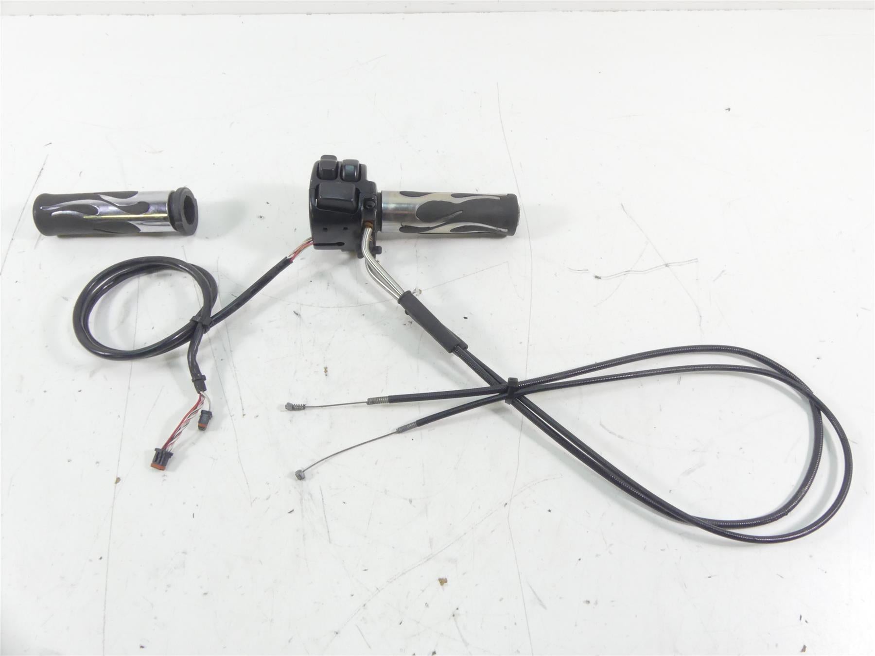 2014 Harley Sportster XL1200 C Right Hand Start Kill Control Switch 72948-12 {{ shop.shopifyCountryName }} - Mototech271