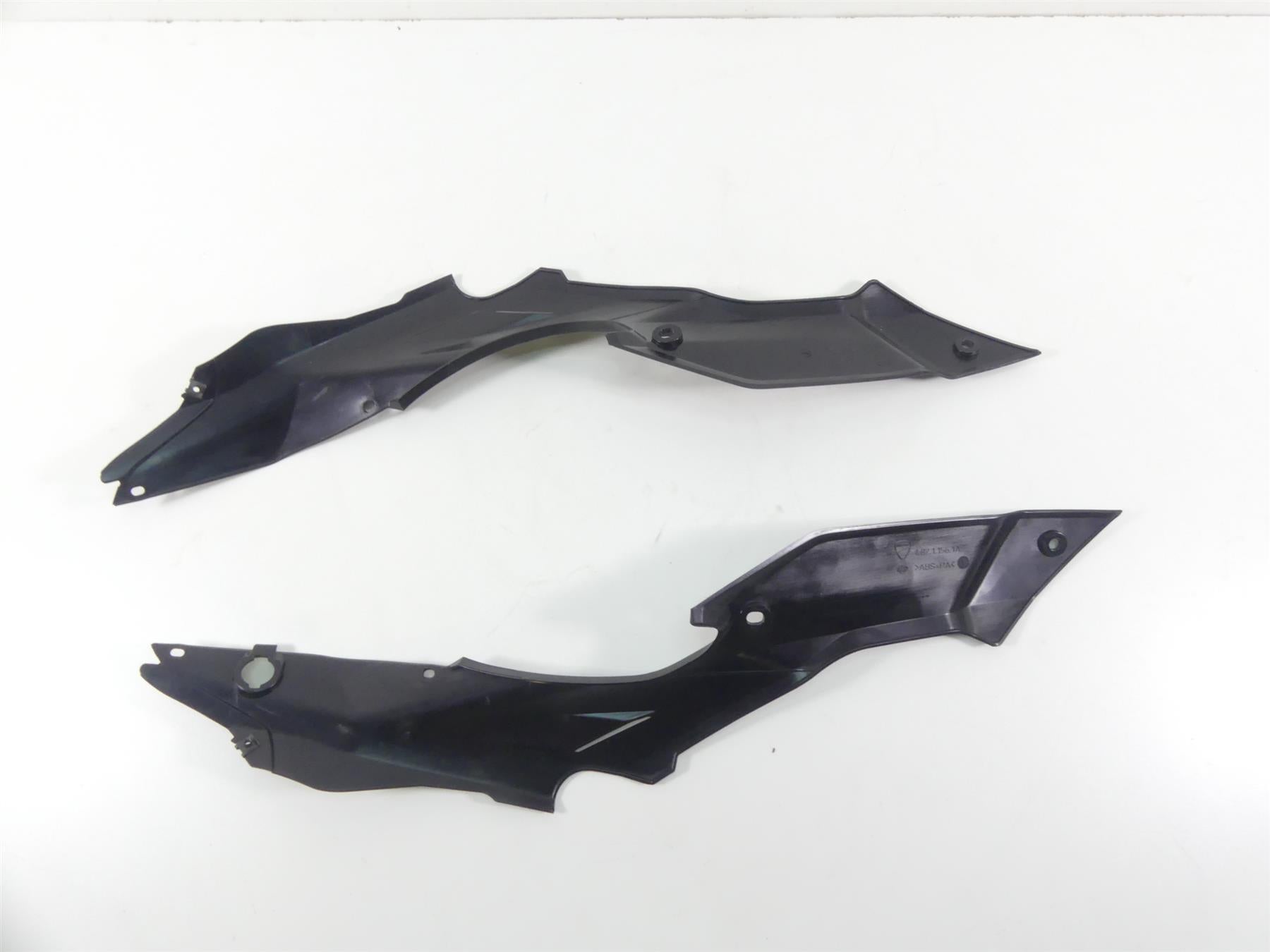 2010 Ducati Streetfighter 1098 S Under Seat & Tank Side Cover Fairings 48211571A {{ shop.shopifyCountryName }} - Mototech271