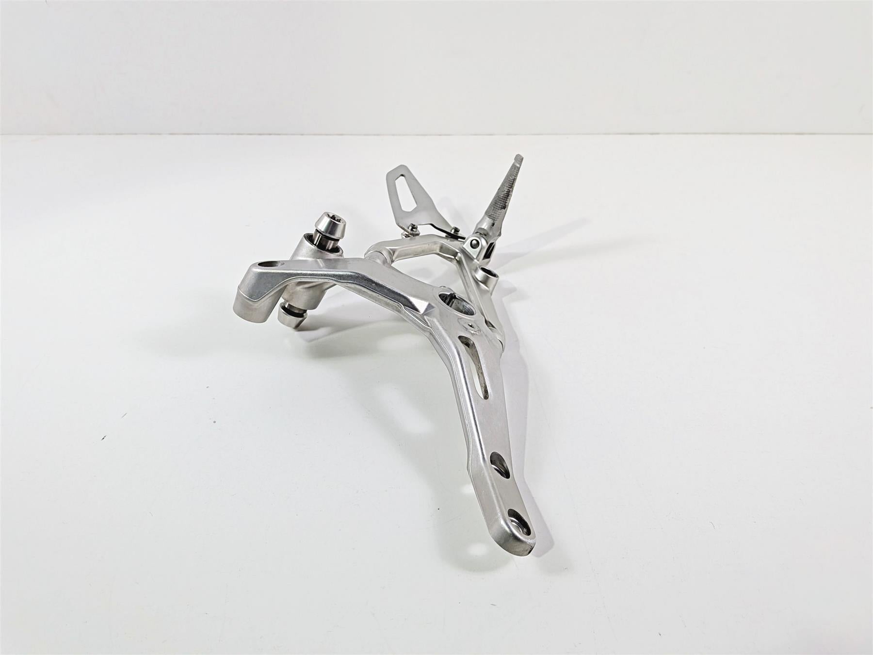 2019 Ducati 959 Panigale Left Frame Mount & Footpeg Set 8291E061AA 82424631AA {{ shop.shopifyCountryName }} - Mototech271