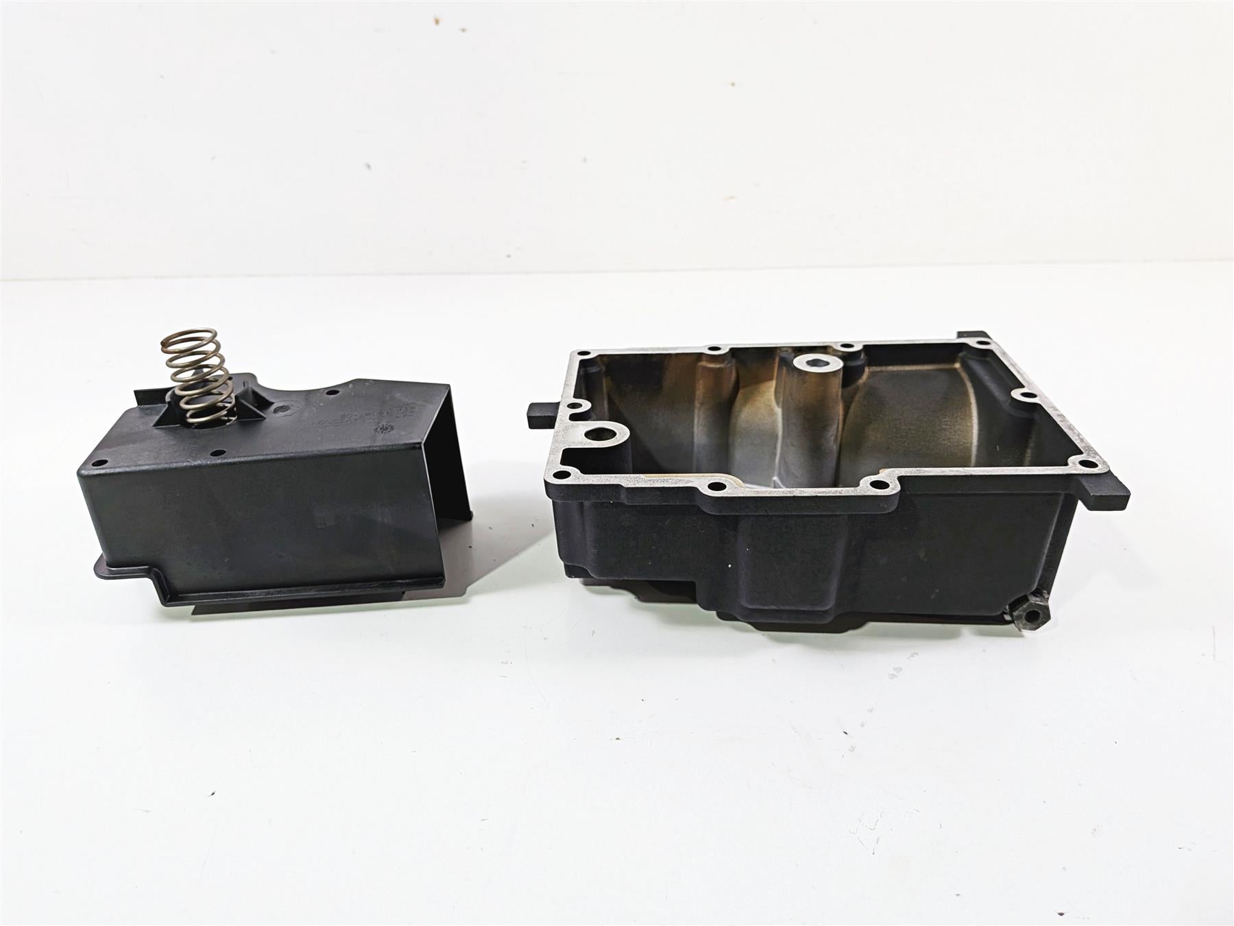 2007 Harley Dyna FXDB Street Bob Transmission Oil Pan & Baffle Set 26071-02 {{ shop.shopifyCountryName }} - Mototech271