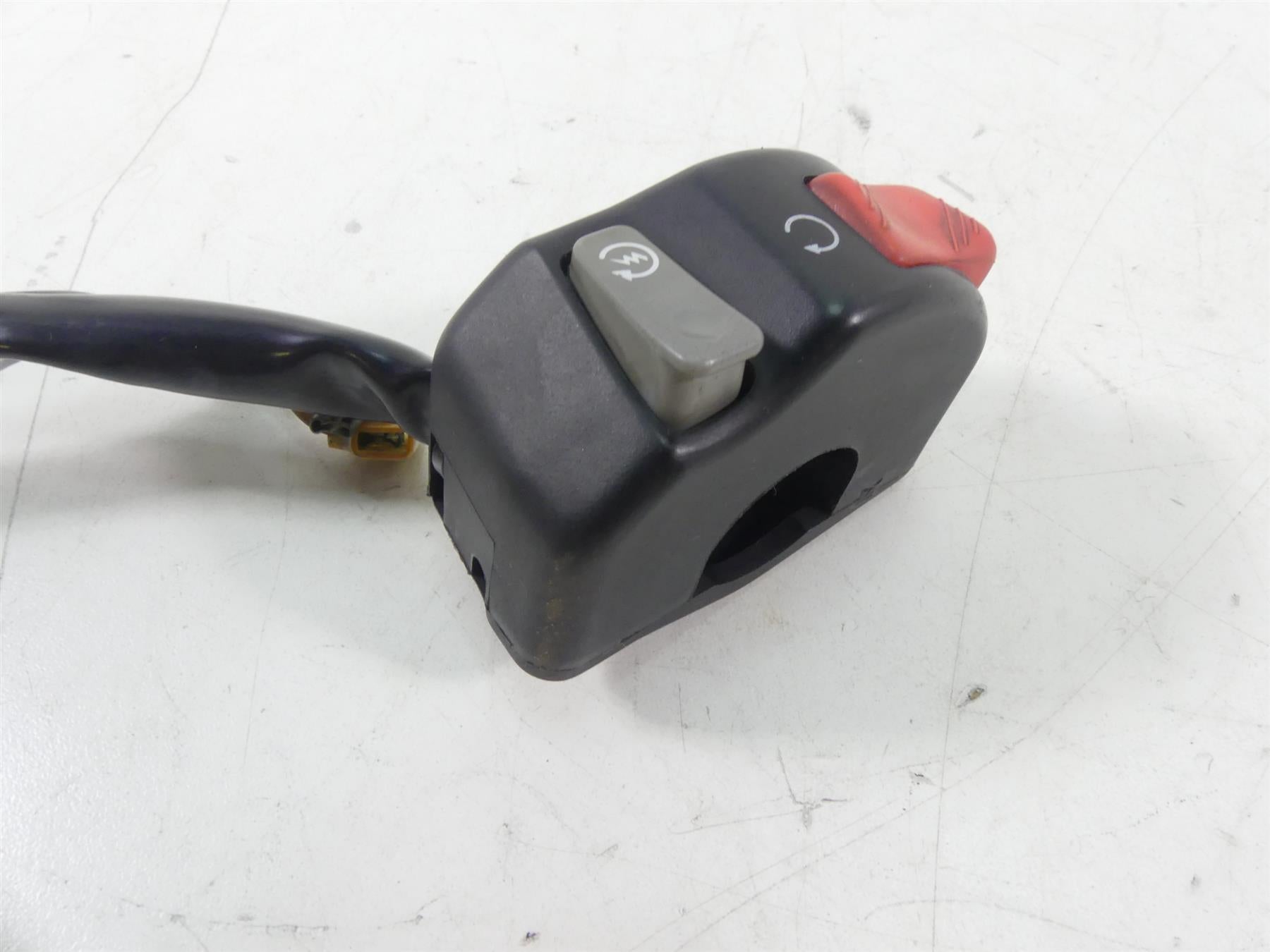 2001 Kawasaki ZX600J2 ZX6R Ninja Right Hand Kill Start Control Switch 46091-1823 {{ shop.shopifyCountryName }} - Mototech271