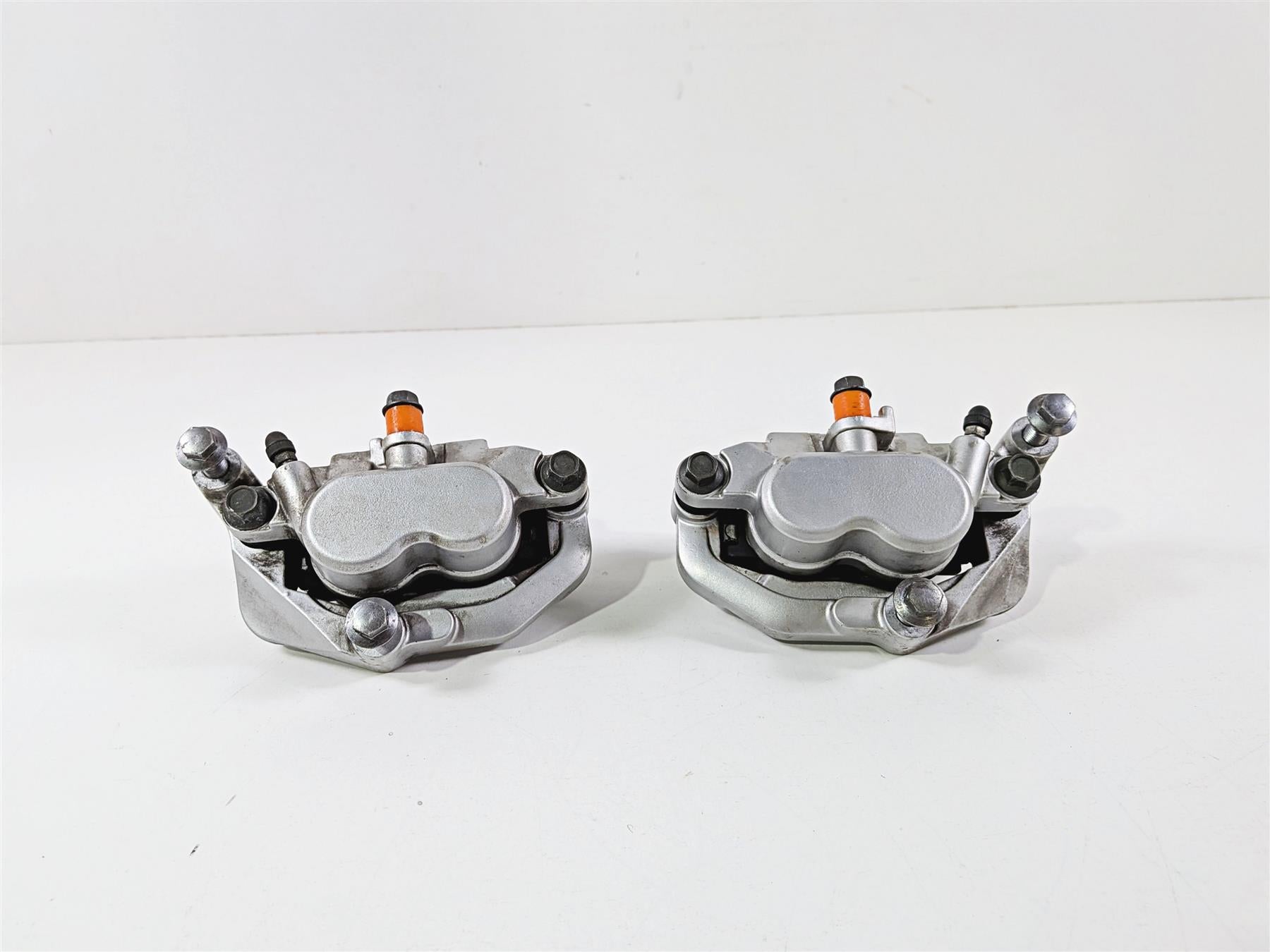 2006 Yamaha XVZ1300 Royal Star Front Brake Calipers 4WM-2580T-01 4WM-2580U-01 {{ shop.shopifyCountryName }} - Mototech271