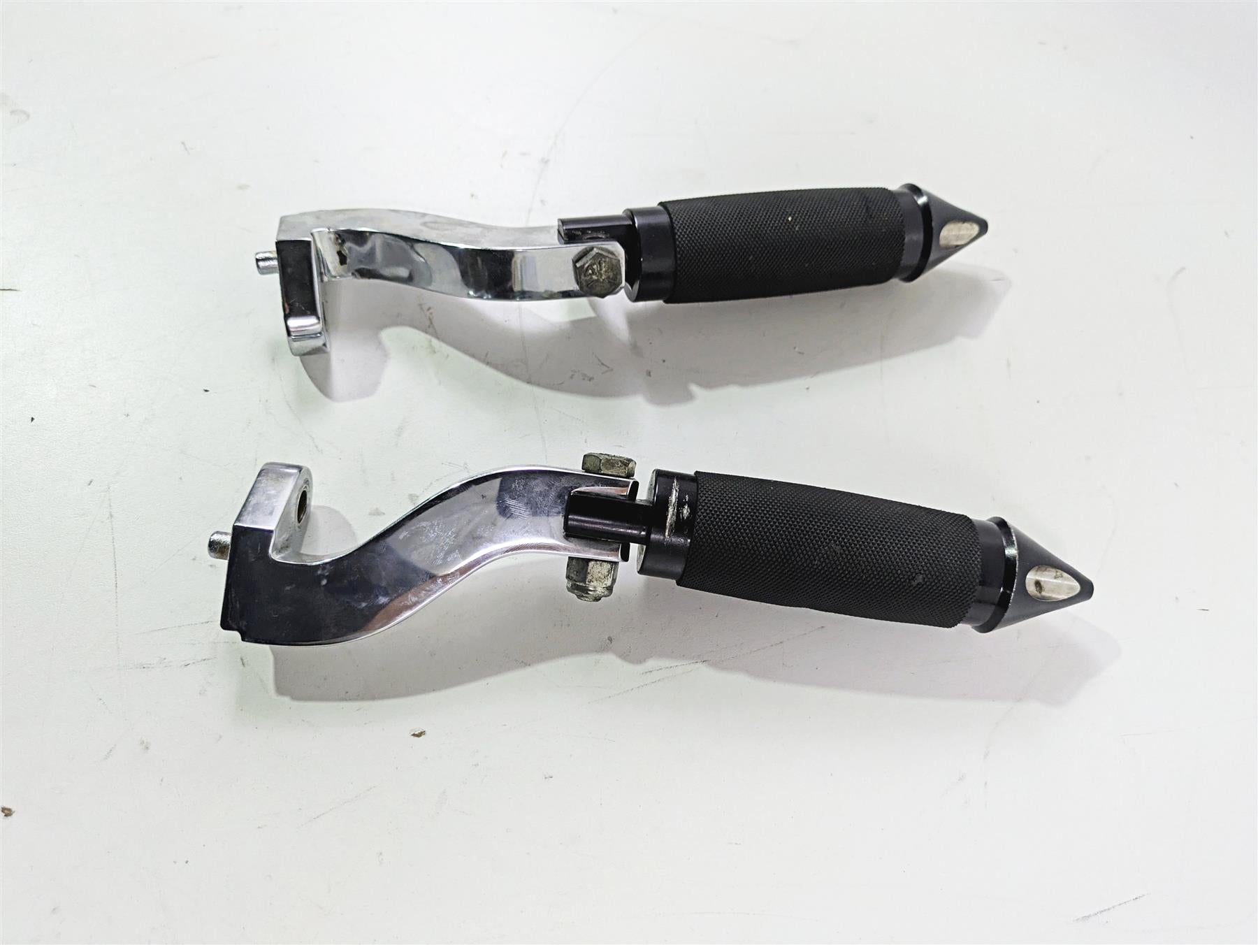 2001 Harley Touring FLHX Street Glide Avon Spike Rear Footpeg Set & Chrome Mount {{ shop.shopifyCountryName }} - Mototech271