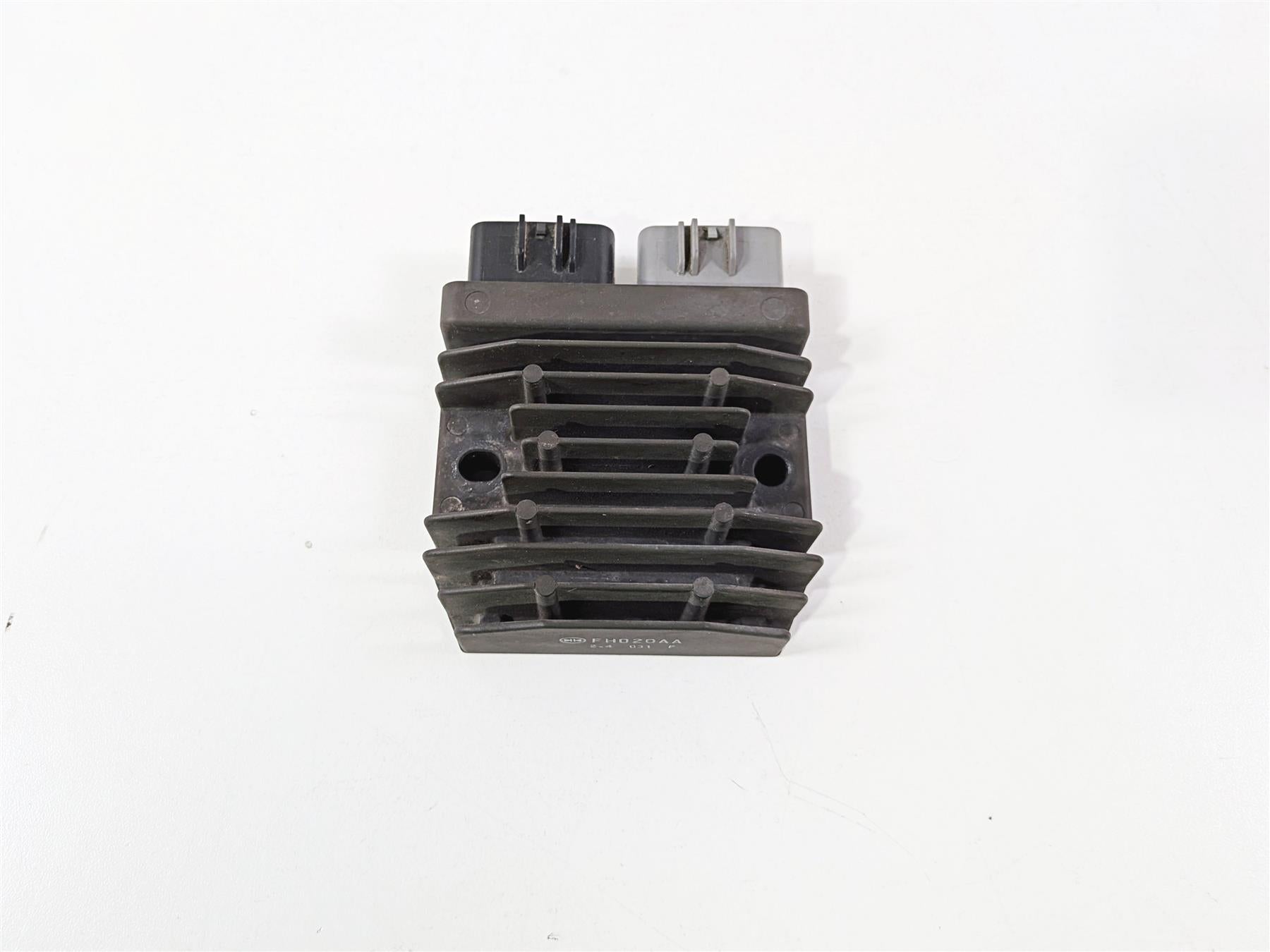 2012 Yamaha XT1200 Super Tenere Rectifier Voltage Regulator 1D7-81960-00 FH020AA {{ shop.shopifyCountryName }} - Mototech271