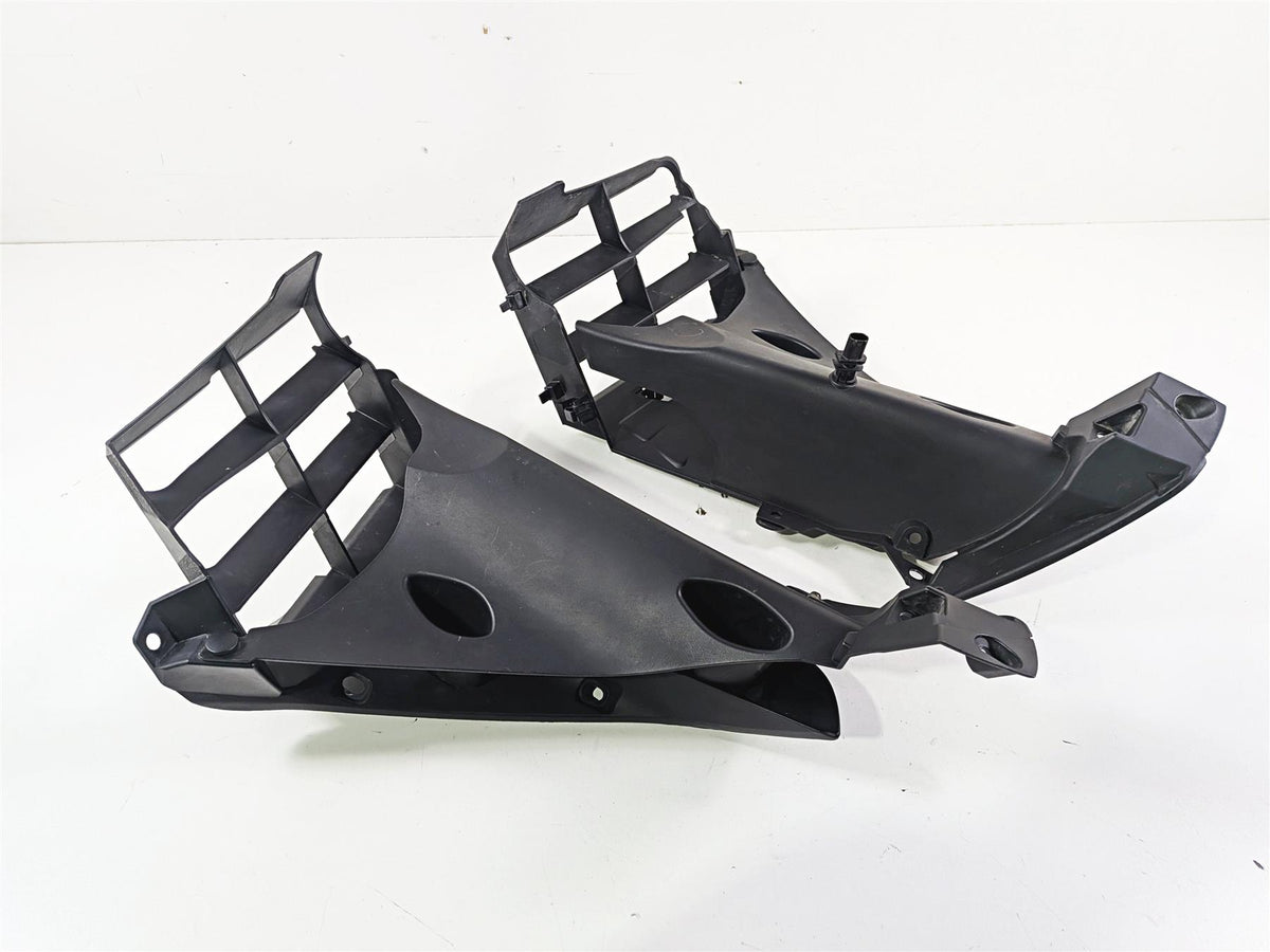 2016 BMW R1200RT RT RTW K52 Radiator Inlet Cover Fairing Shroud 46637728668 {{ shop.shopifyCountryName }} - Mototech271