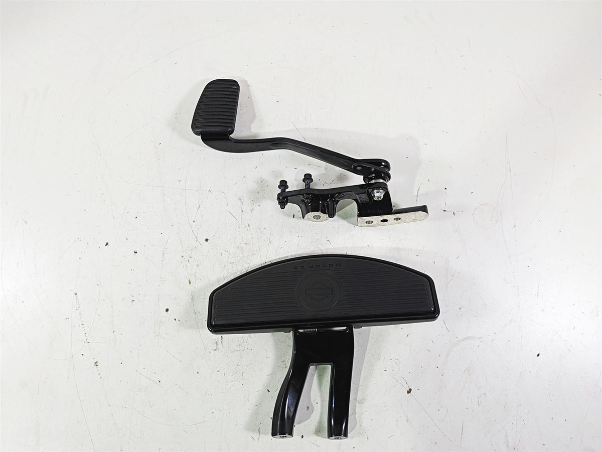 2019 Harley FLHCS Softail Heritage Front Right Floorboard + Brake Pedal 50600206 {{ shop.shopifyCountryName }} - Mototech271