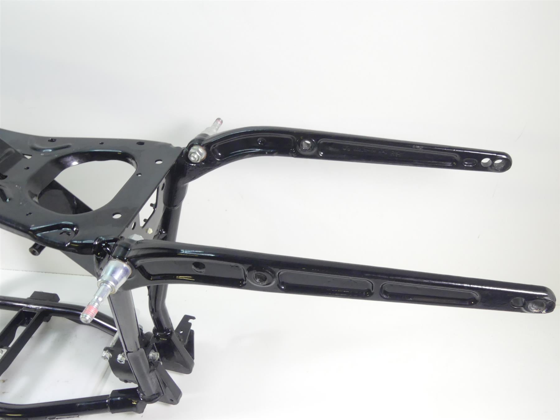 2009 Harley FXDF Dyna Fat Bob Straight 29dgr Main Frame Chassis - Slvg 47281-08 {{ shop.shopifyCountryName }} - Mototech271