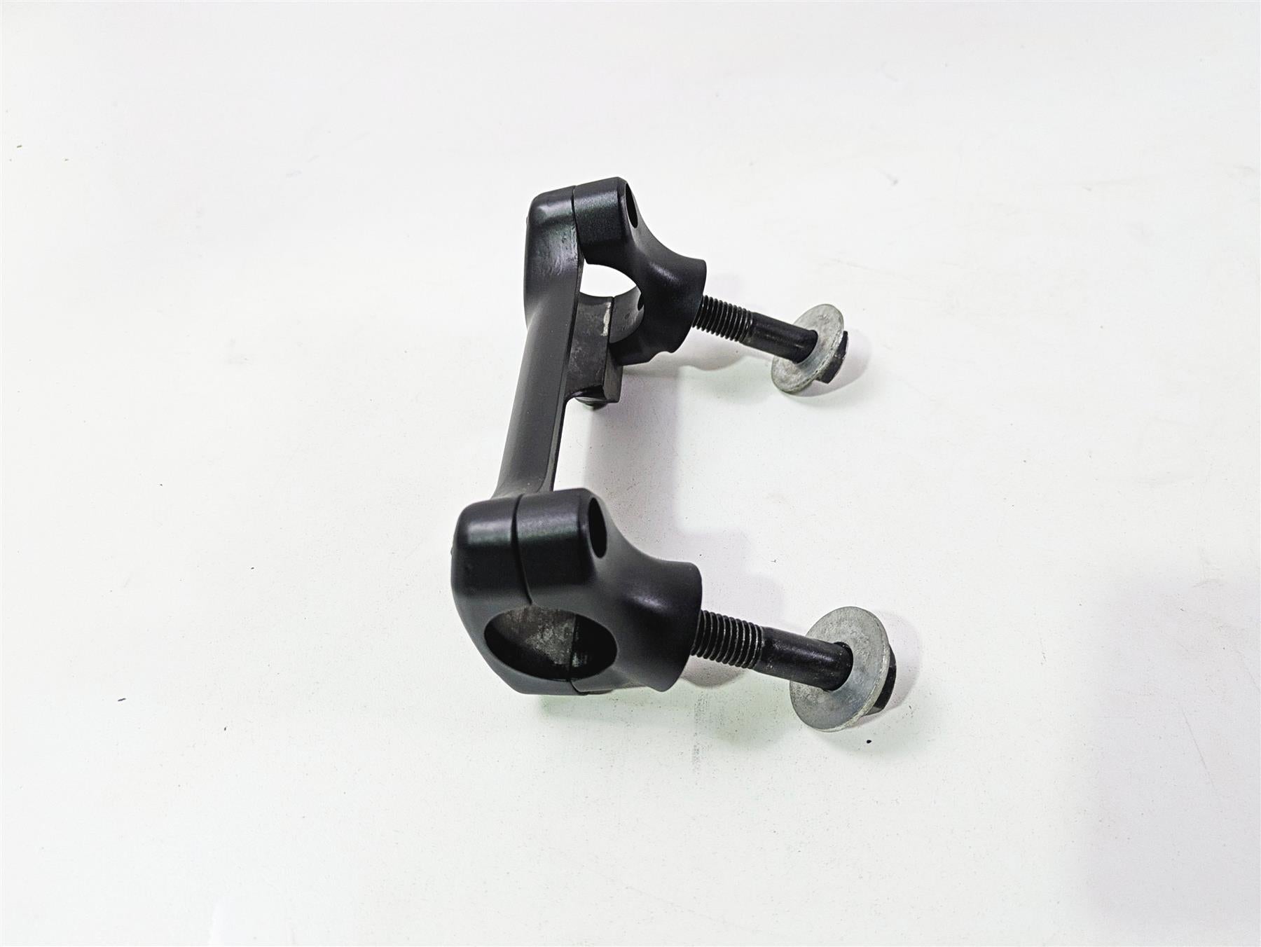 2017 Indian Chieftain Limited Handlebar Holder Riser Set 5138354 {{ shop.shopifyCountryName }} - Mototech271