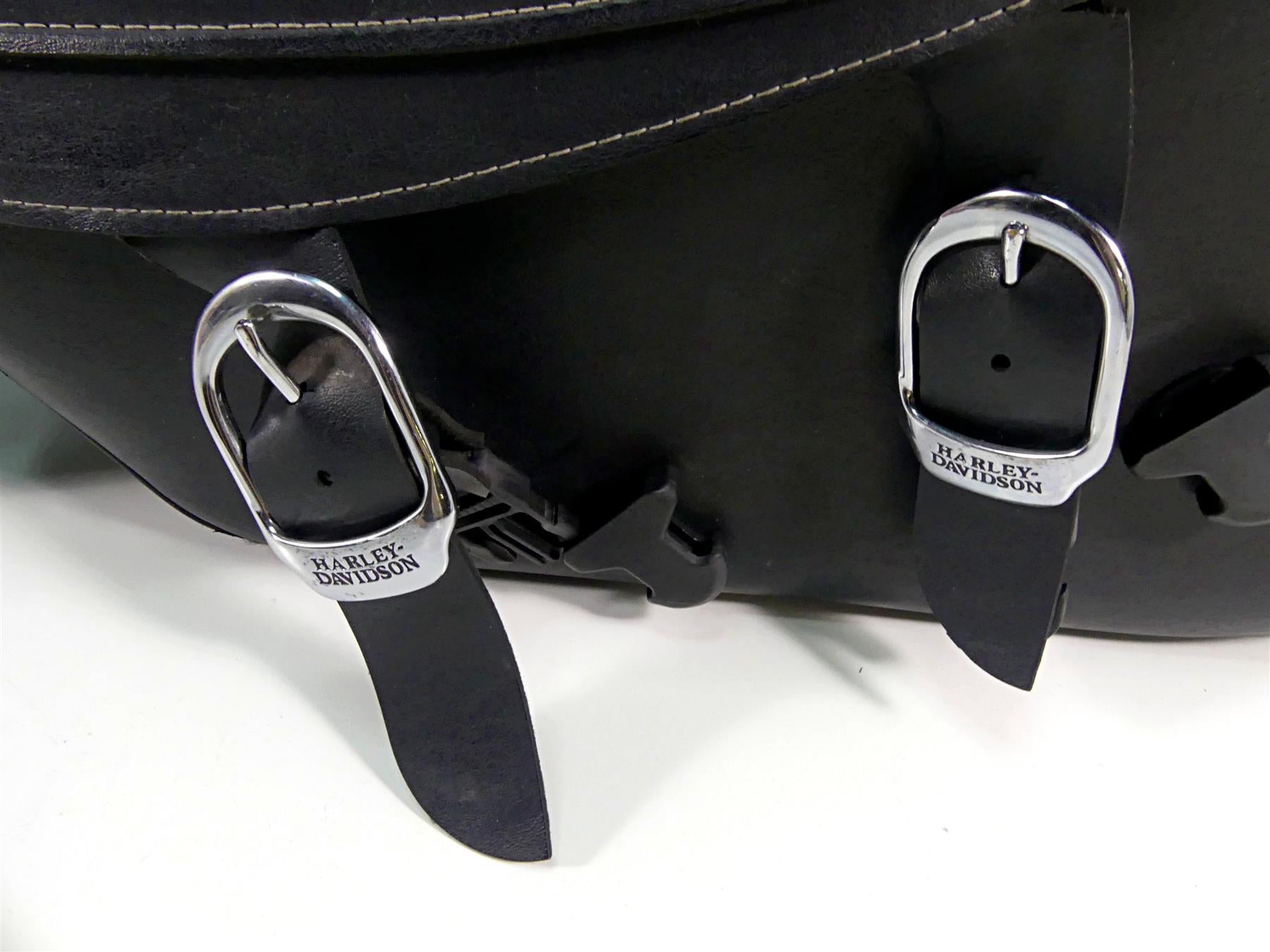 2005 Harley Sportster XL1200 C Saddlebag Saddle Bag Set 90193-08 90164-08 {{ shop.shopifyCountryName }} - Mototech271