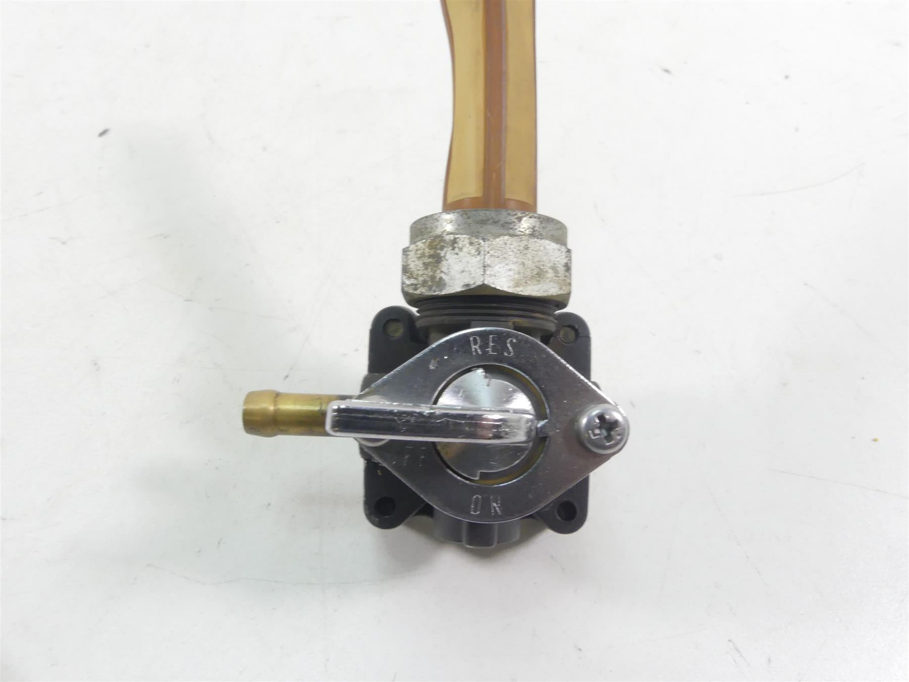 2000 Harley Dyna FXR4 CVO Super Glide Fuel Gas Petrol Valve Petcock 61338-94D {{ shop.shopifyCountryName }} - Mototech271