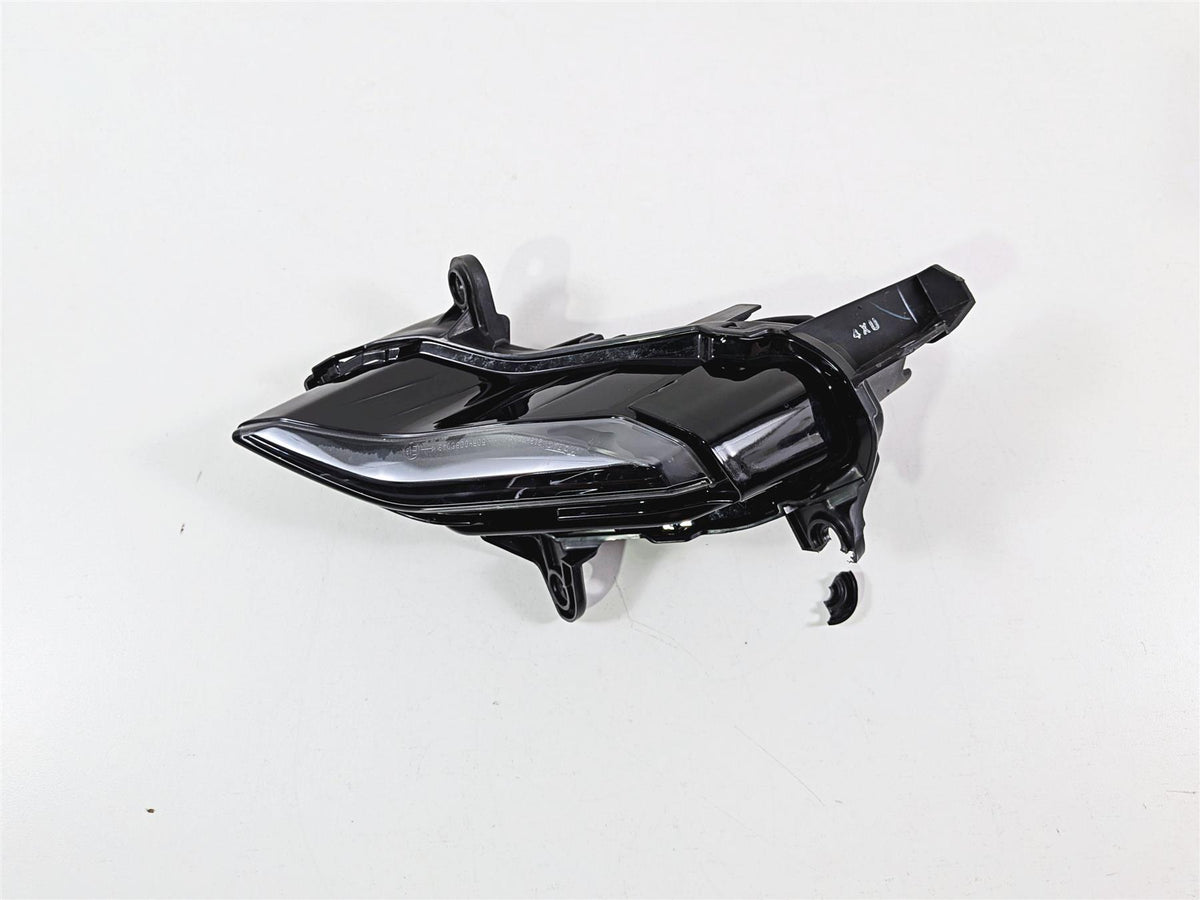 2025 Yamaha YZF R7 Right Pilot Headlight Running Lamp BEB-84302-00-00 {{ shop.shopifyCountryName }} - Mototech271