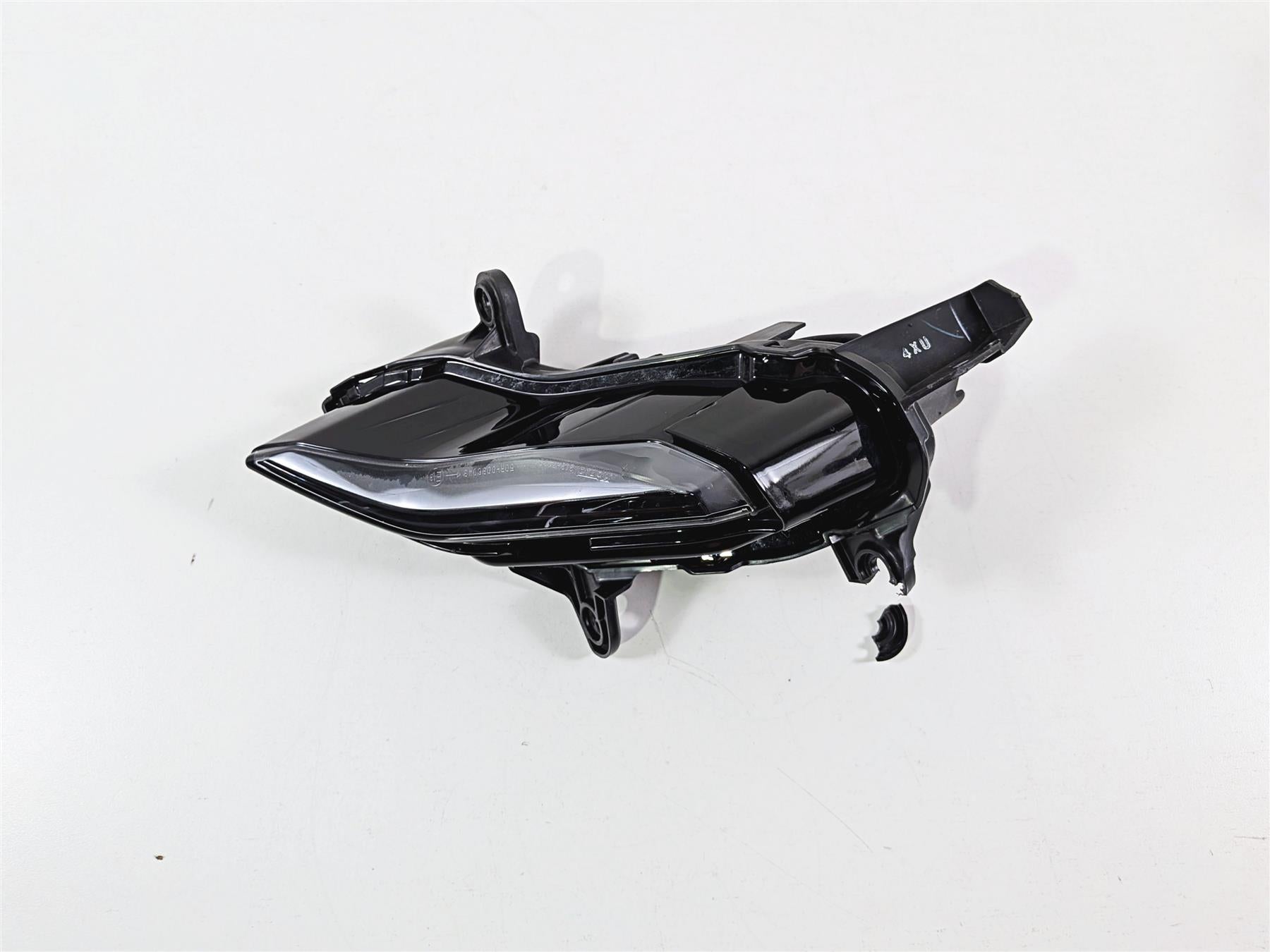2025 Yamaha YZF R7 Right Pilot Headlight Running Lamp BEB-84302-00-00 {{ shop.shopifyCountryName }} - Mototech271