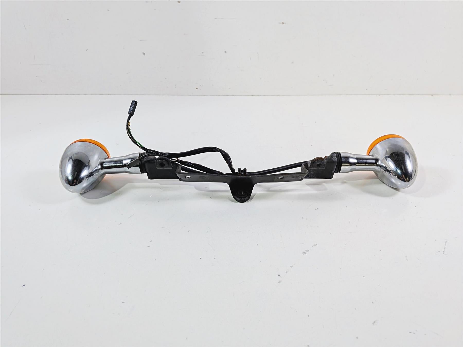 2006 Suzuki VL800 C50 Boulevard Front Blinkers & Mount Bar 35601-41FB1 {{ shop.shopifyCountryName }} - Mototech271