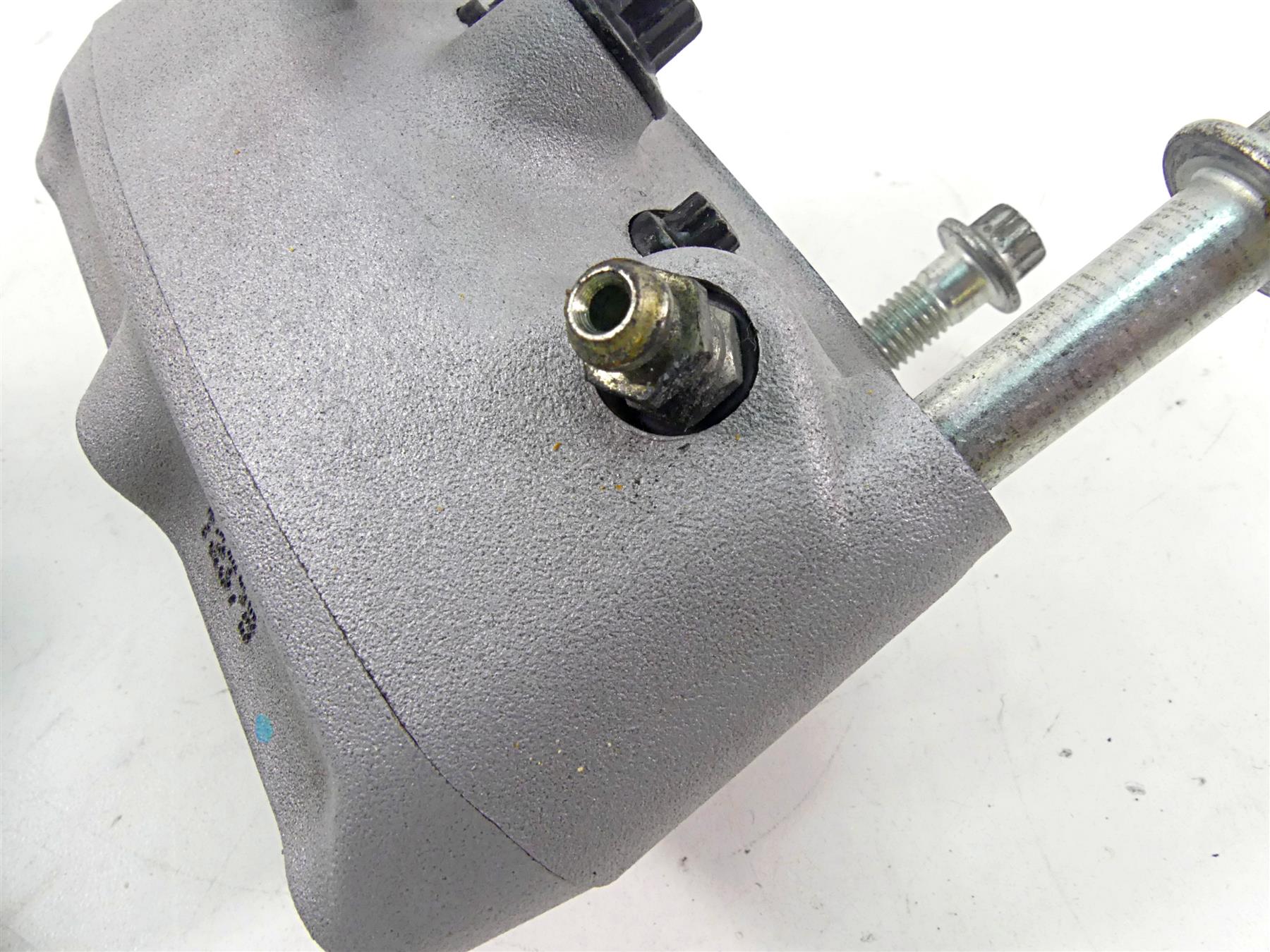 2007 Harley Touring FLHRSE CVO Road King Front Brake Caliper Set 44382-99C {{ shop.shopifyCountryName }} - Mototech271