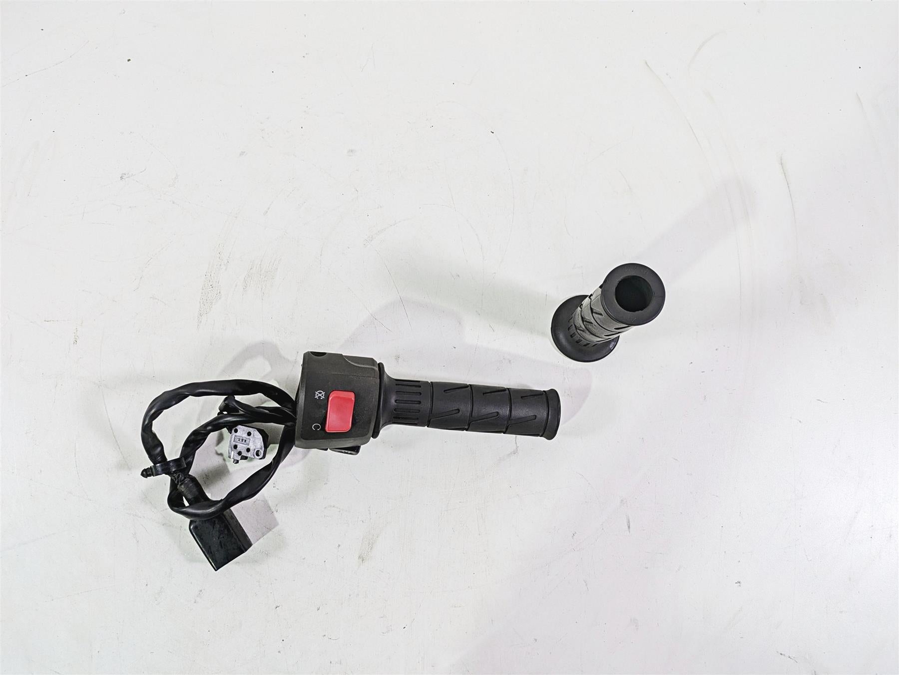 2009 Kawaski EX250 Ninja 250R Right Hand Start Kill Control Switch 46091-0157 {{ shop.shopifyCountryName }} - Mototech271