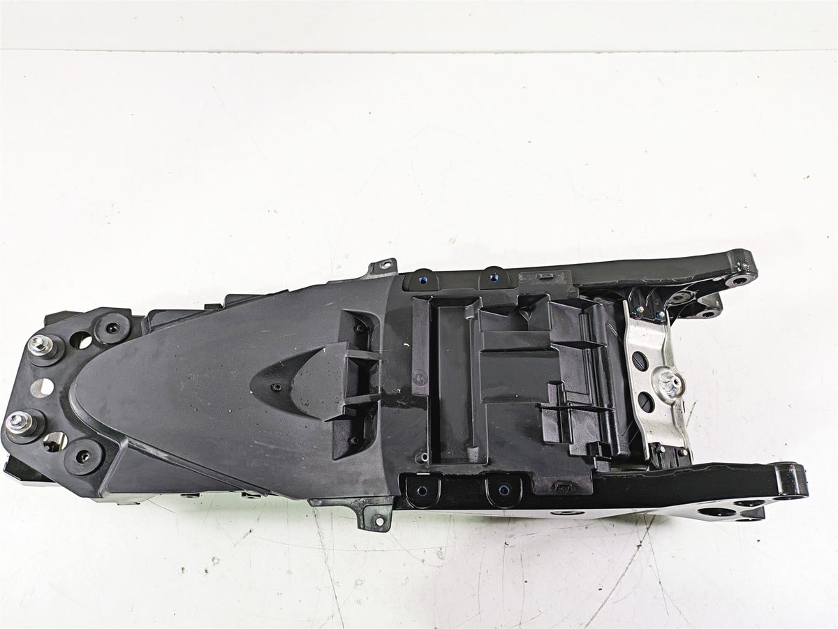 2016 Suzuki GSXR1000 Straight Subframe Inner Fender Set 41211-47H00 41221-47H00 {{ shop.shopifyCountryName }} - Mototech271