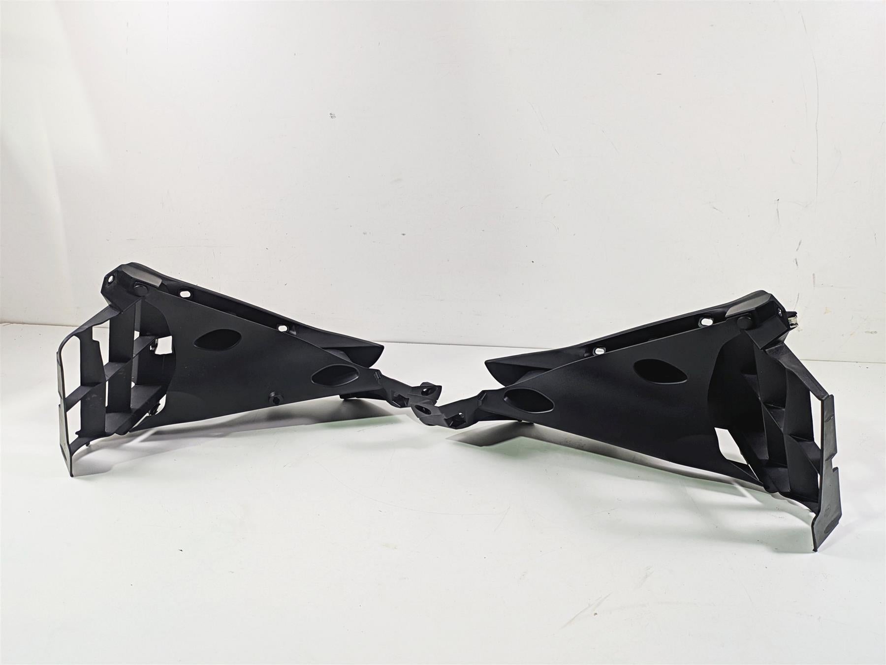 2016 BMW R1200RT K52 Radiator Fairing Cover Scoop Set 46637728668 {{ shop.shopifyCountryName }} - Mototech271
