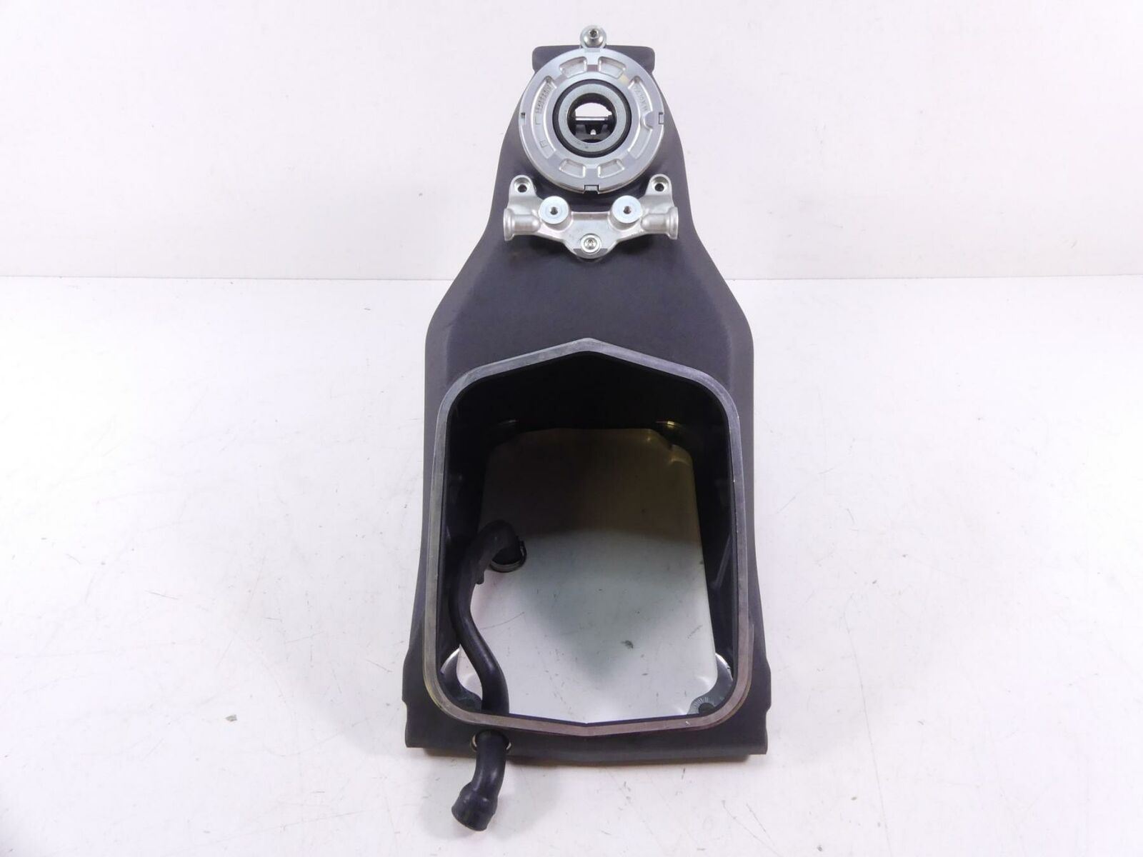 2014 Ducati 899 Panigale Straight Main Frame Chassis Slvg Air Box 47012051CA {{ shop.shopifyCountryName }} - Mototech271