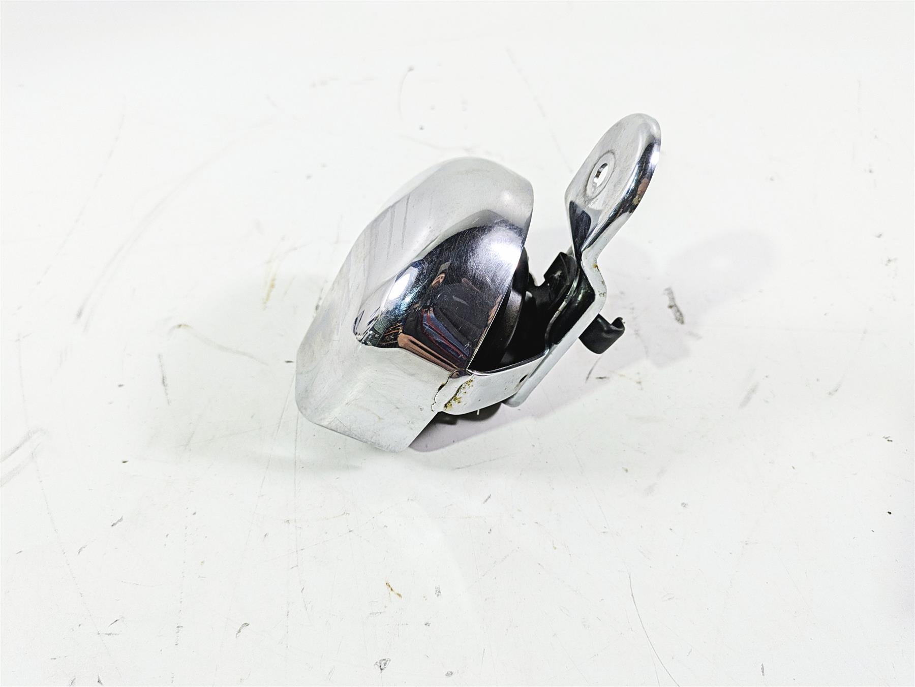 2004 Harley FLSTCI Softail Heritage Horn & Chrome Cover 69060-90H 61300478A {{ shop.shopifyCountryName }} - Mototech271