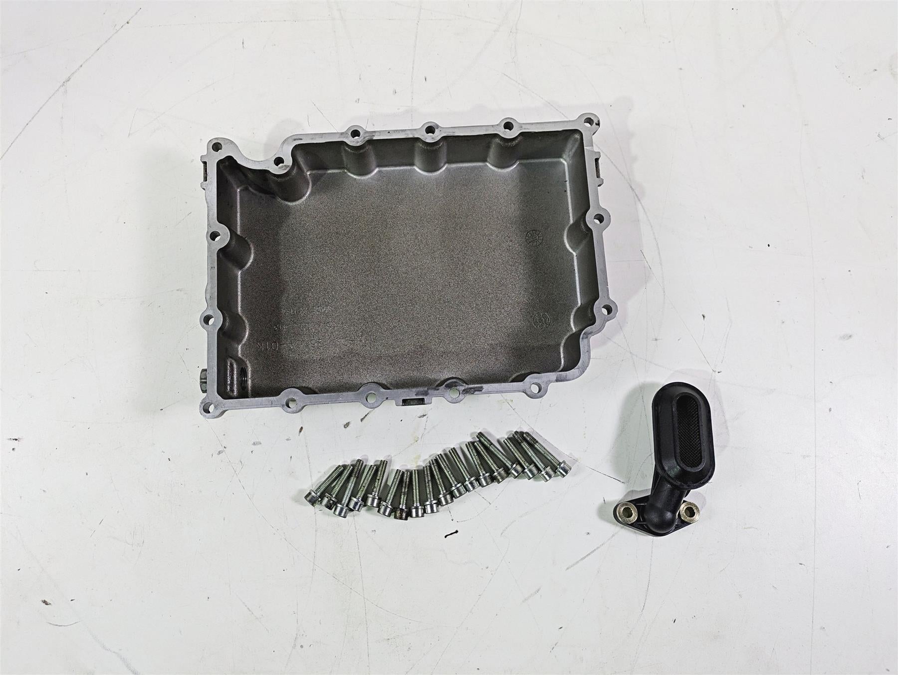 2010 Harley VRSCF Muscle Rod Oil Pan Engine Bottom Cover 26104-01K {{ shop.shopifyCountryName }} - Mototech271