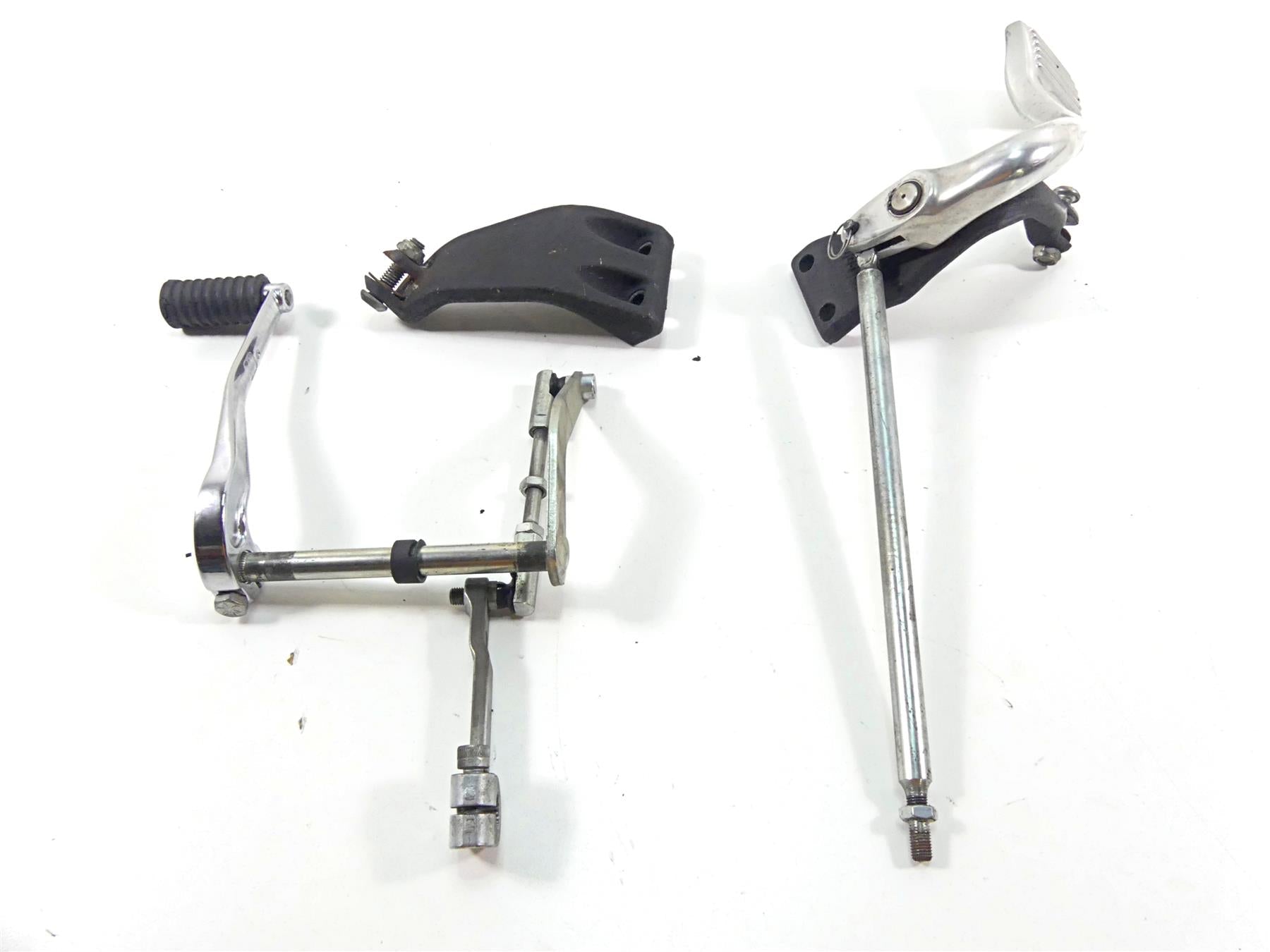 2014 Harley Dyna FXDB Street Bob Mid Front Foot Peg Control Lever Set 50667-07 | Mototech271