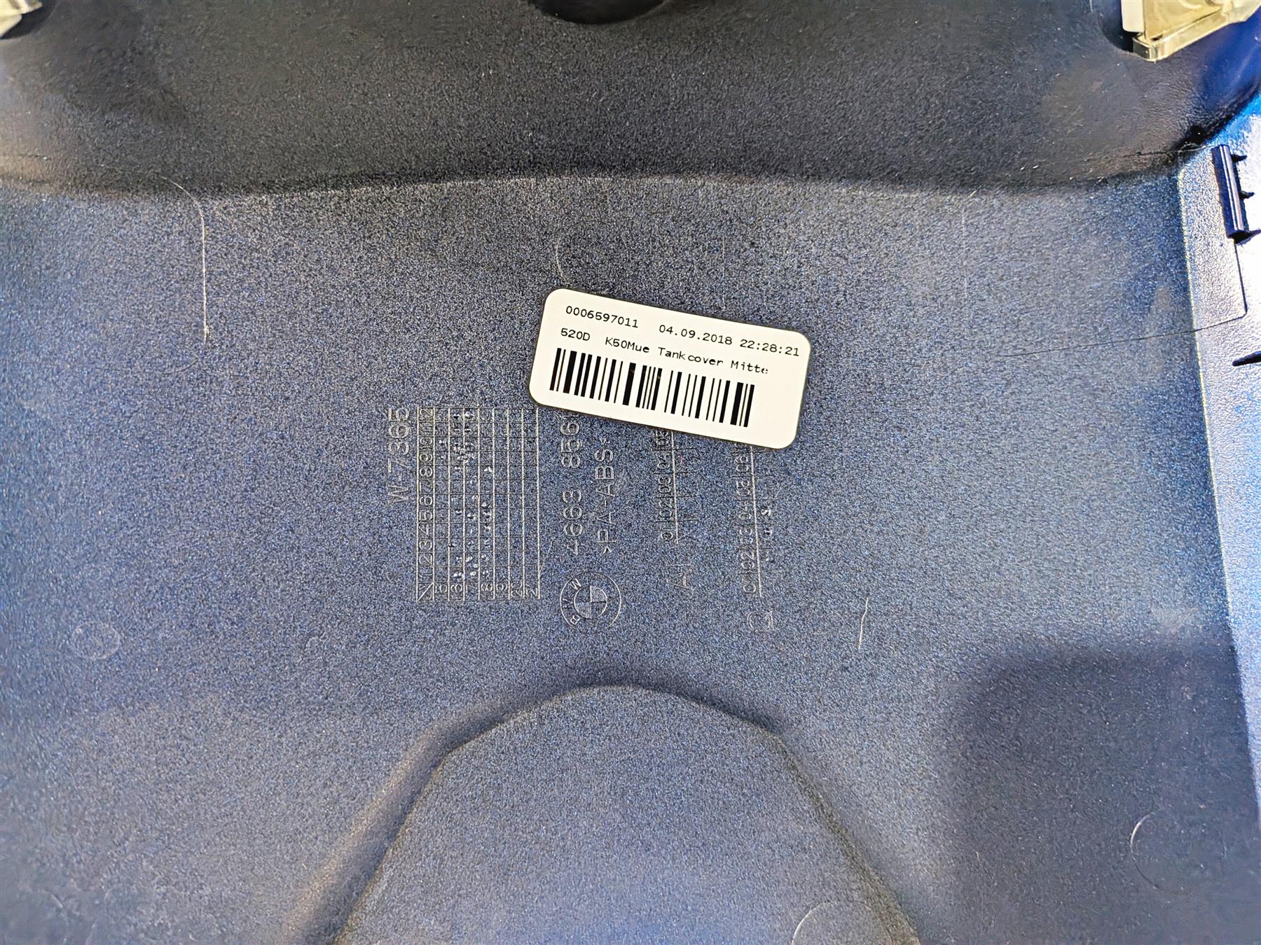 2019 BMW R1250GS K50 Blue Upper Center Tank Fairing Cover 46638563438 46638563439 {{ shop.shopifyCountryName }} - Mototech271