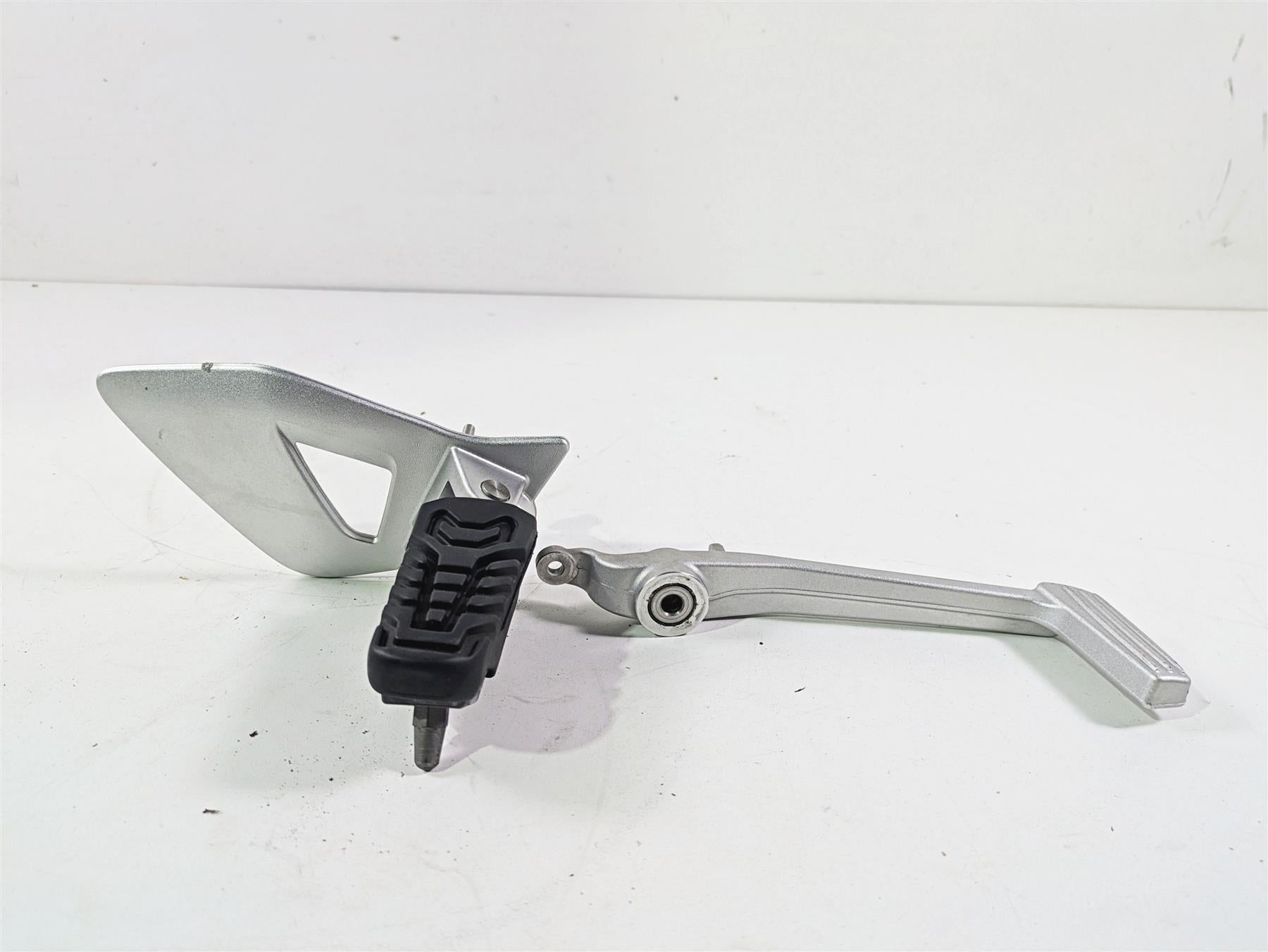 2016 BMW R1200RT K52 Right Left Foot Peg + Brake Pedal - Read 46718535642 {{ shop.shopifyCountryName }} - Mototech271