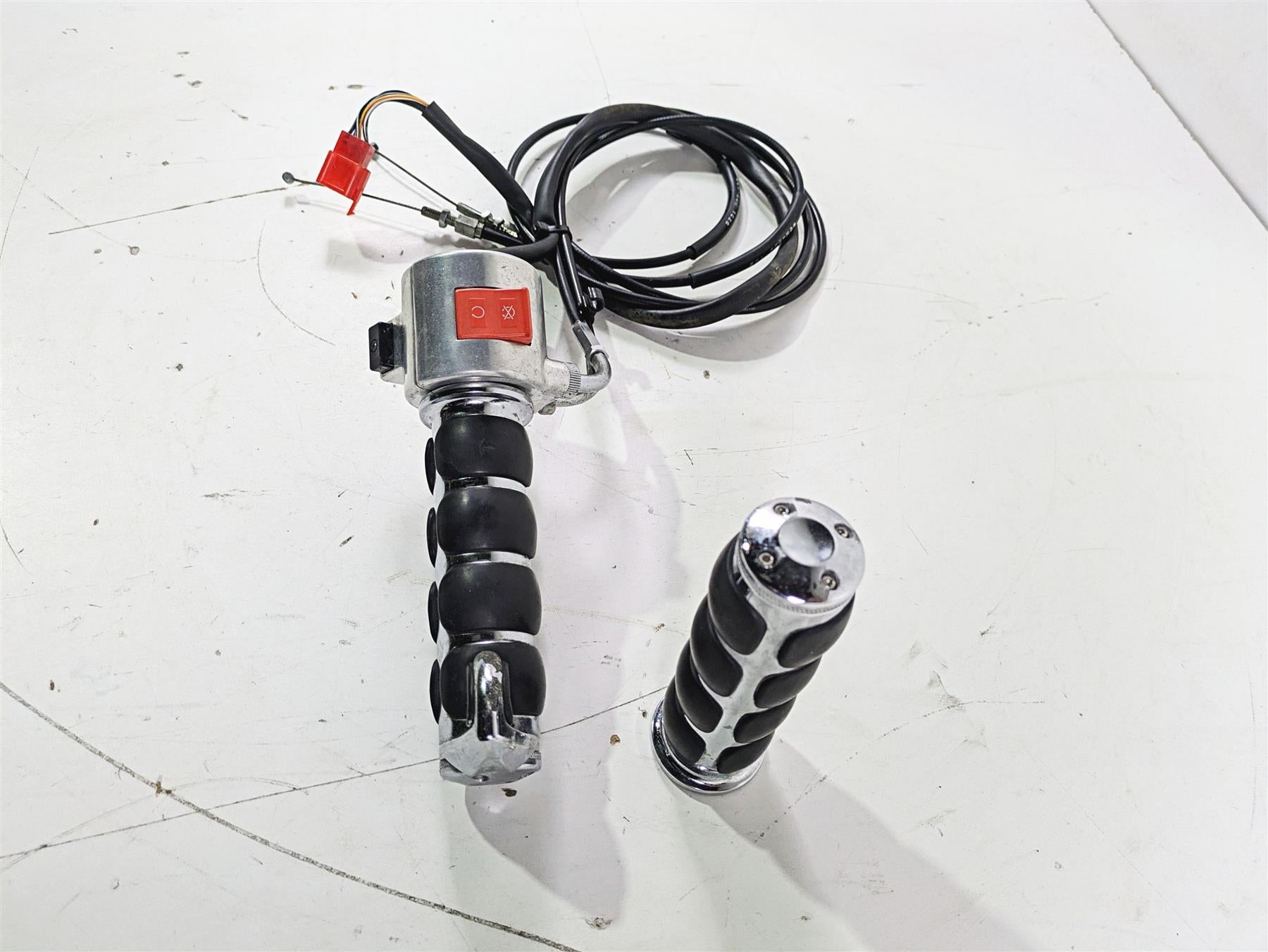 2002 Honda V-Twin VTX1800 C Right Cruise Control Switch & Throttle 35013-MCH-020 {{ shop.shopifyCountryName }} - Mototech271