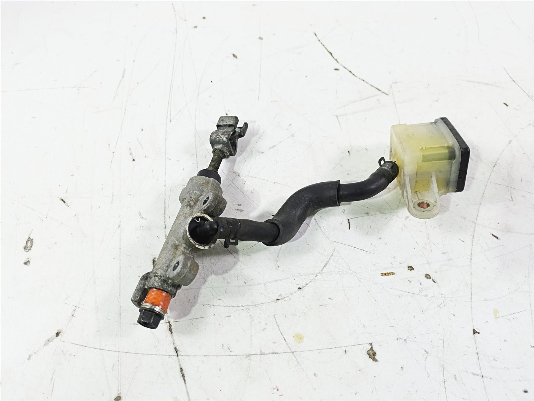 2002 Honda GL1500 CD Valkyrie Deluxe Rear Brake Master Cylinder 43510-MZ0-760 {{ shop.shopifyCountryName }} - Mototech271