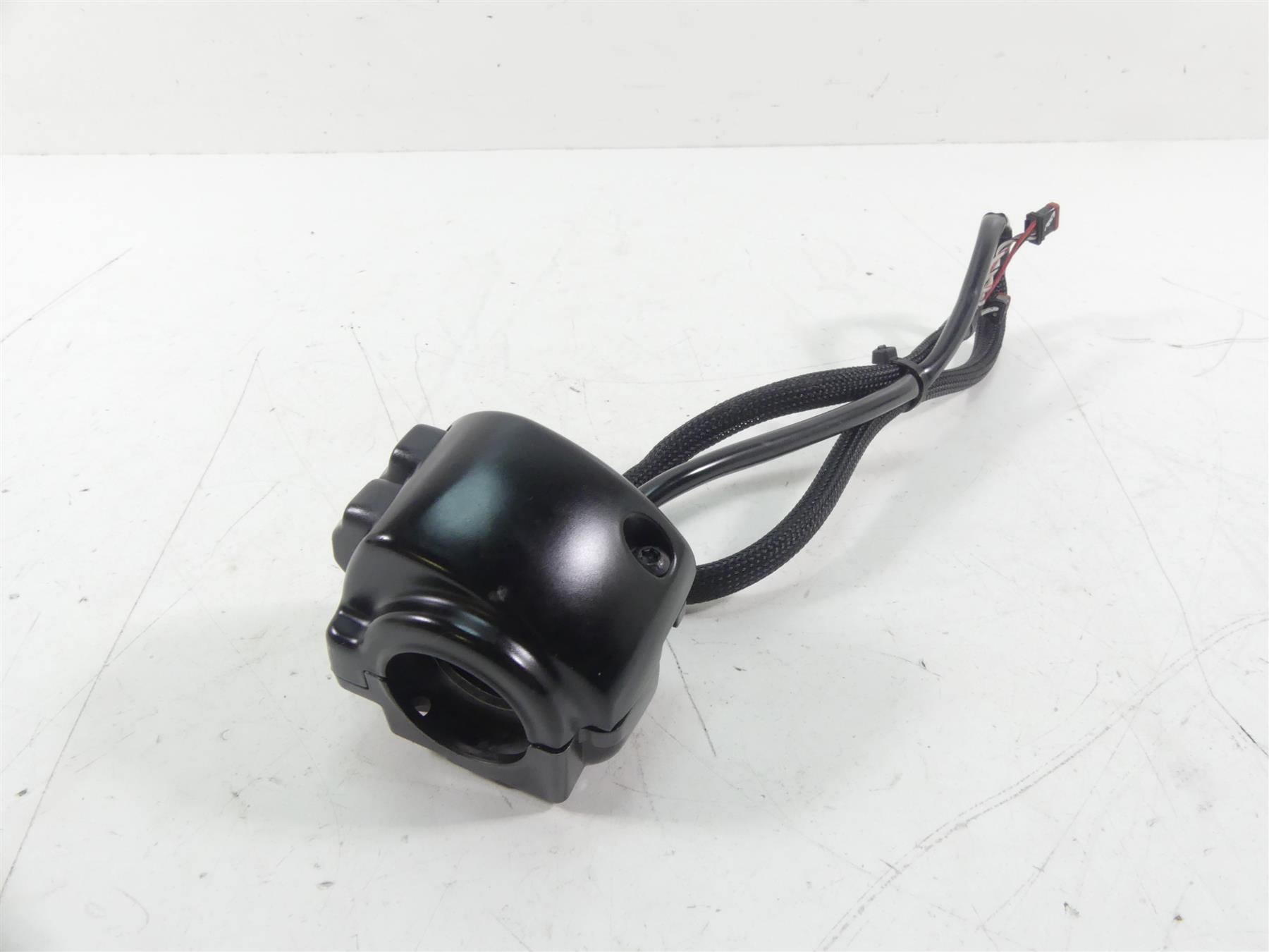 2017 Harley FXSE CVO Pro Street Breakout Right Hand Control Switch 71500423 {{ shop.shopifyCountryName }} - Mototech271