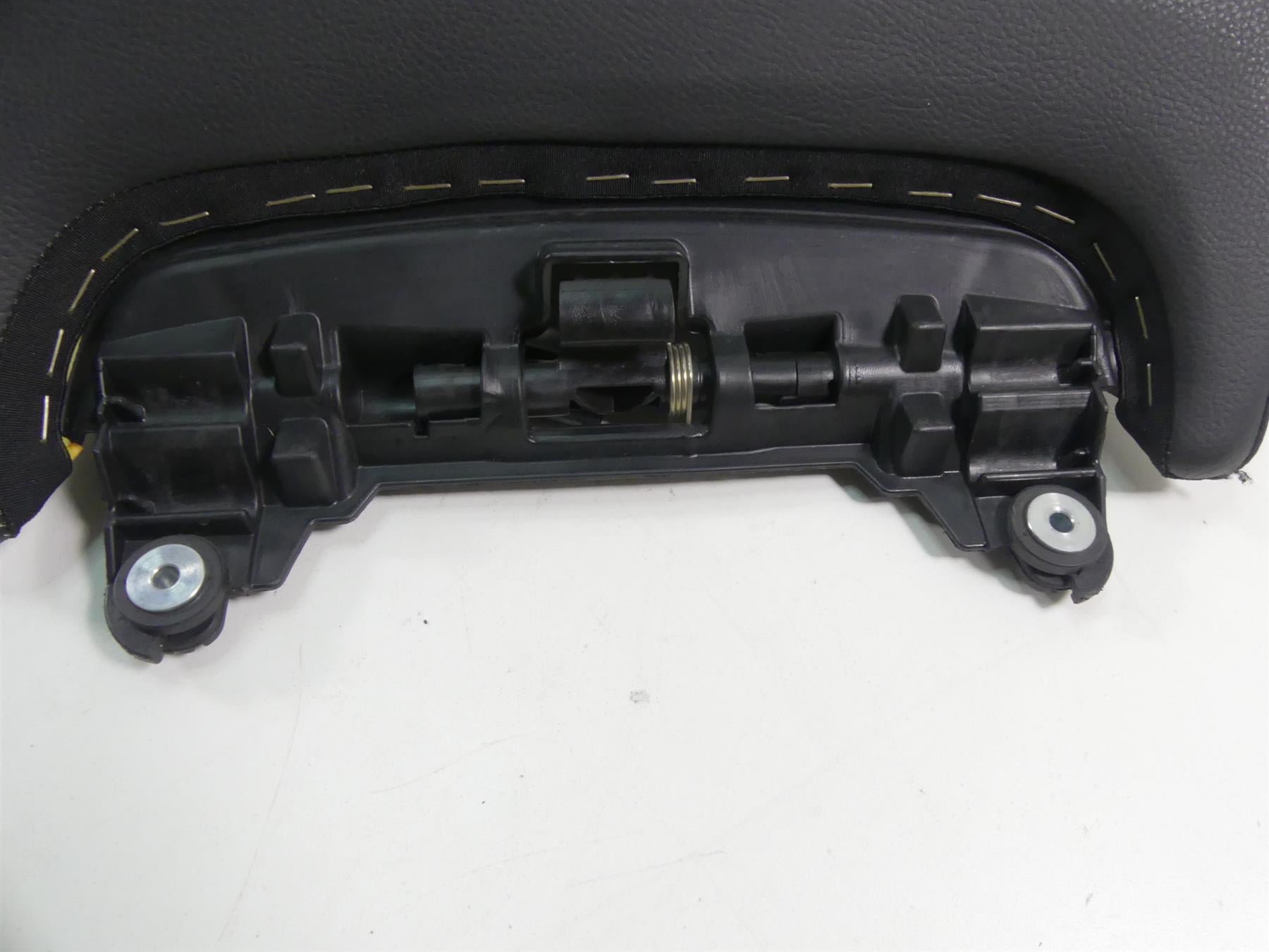 2015 BMW R1200RT K52 Rear Passenger Saddle Seat Heated - Read 52537728824 {{ shop.shopifyCountryName }} - Mototech271
