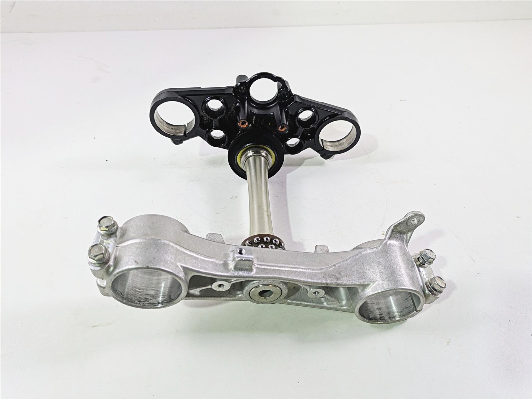 2023 Suzuki GSX1300 RR Hayabusa Upper Lower Triple Tree Set 51410-24F50 {{ shop.shopifyCountryName }} - Mototech271