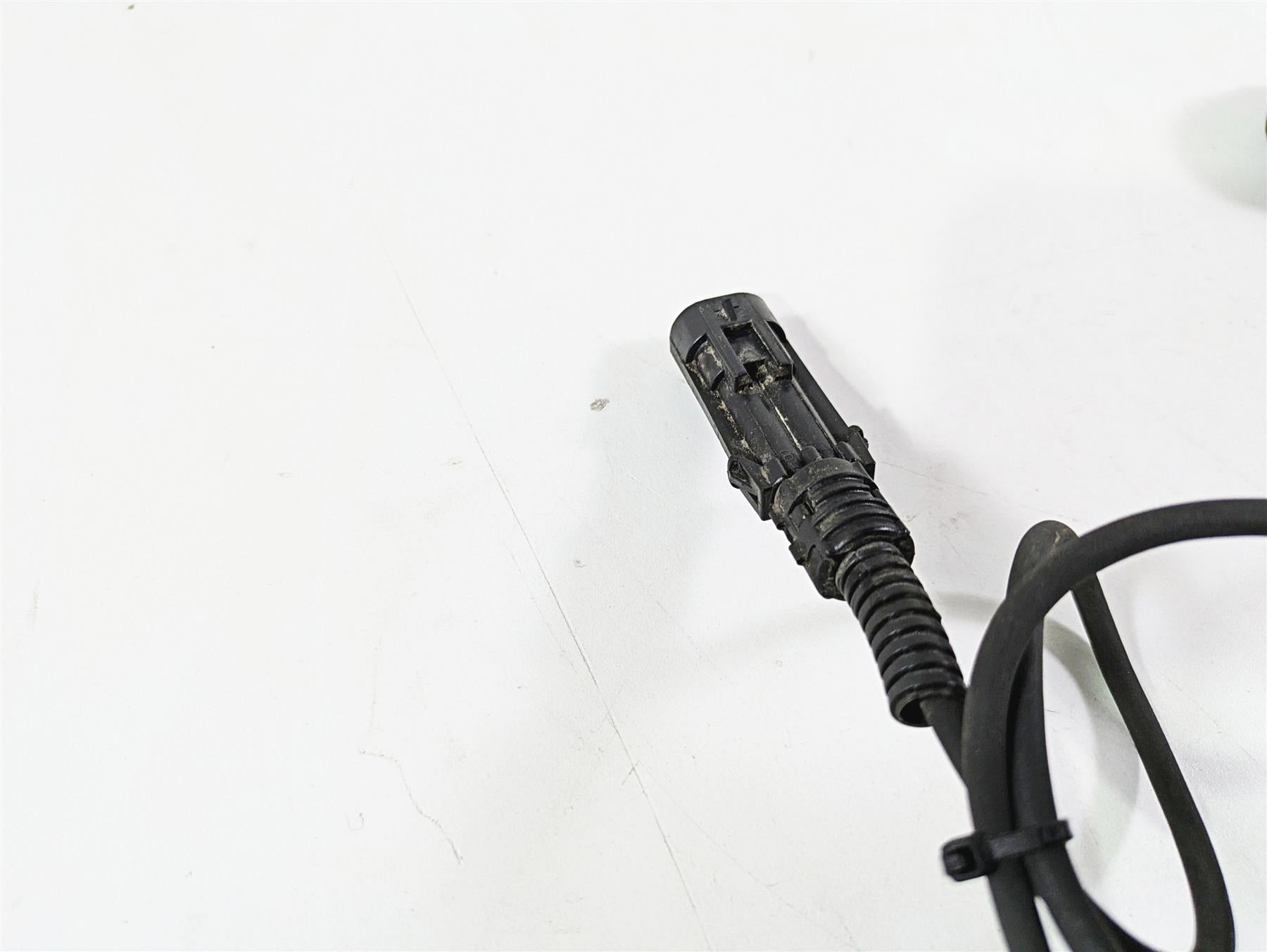 2017 Harley Touring FLHTKSE CVO E-Glide Abs Wheel Speed Sensors Set 32700015 {{ shop.shopifyCountryName }} - Mototech271