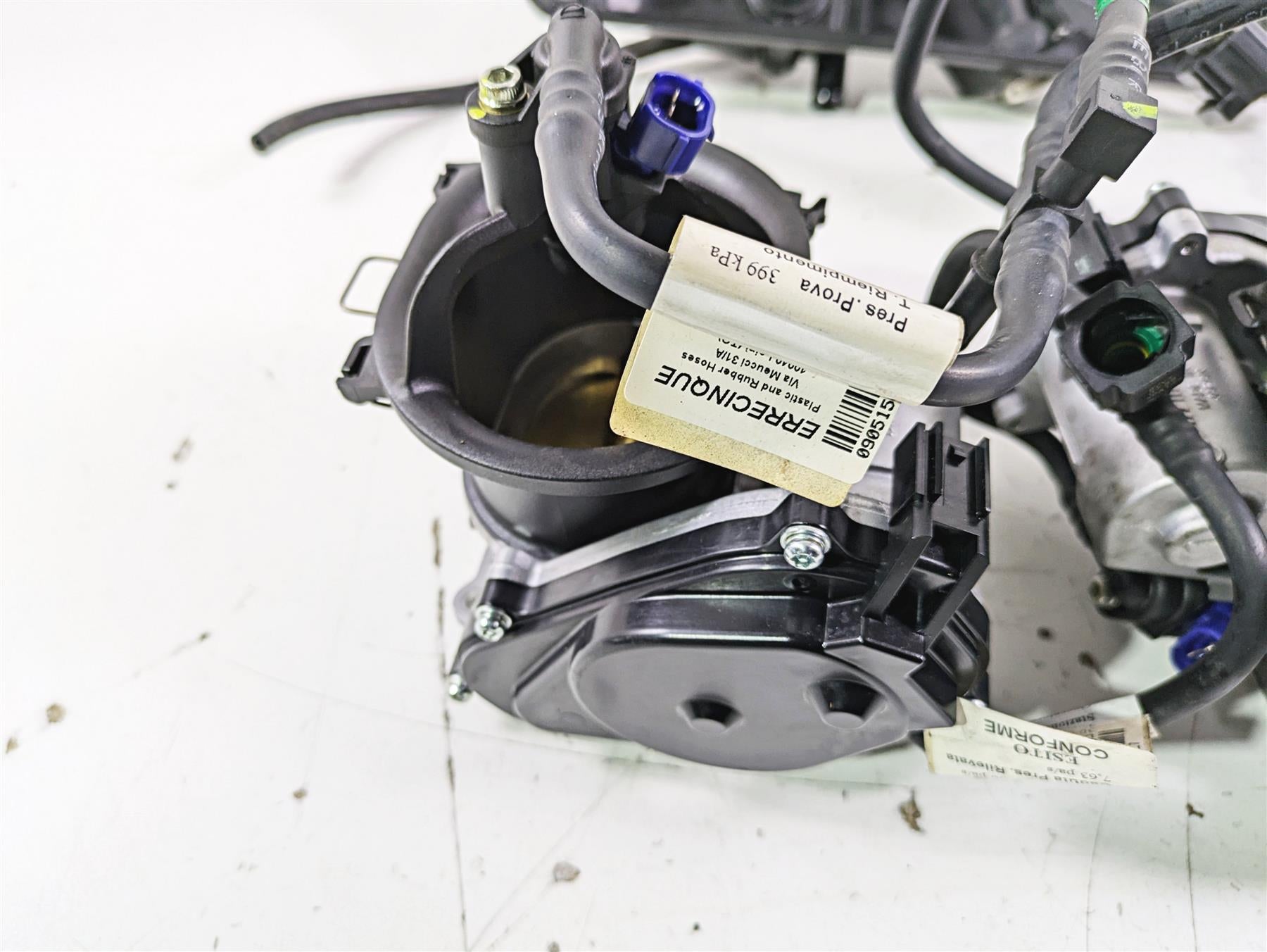 2015 Ducati Panigale 1299 S Throttle Body Set & Air Box Cover 28240893A {{ shop.shopifyCountryName }} - Mototech271