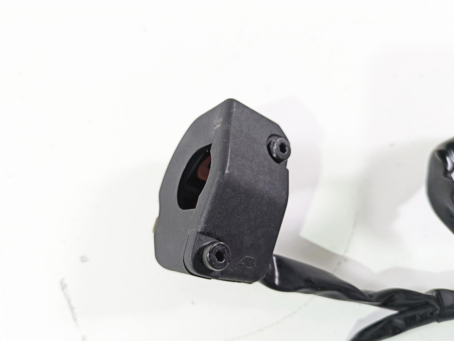 2022 Kawasaki ZR900RS Cafe Right Hand Start Stop Control Switch 46091-0508 {{ shop.shopifyCountryName }} - Mototech271