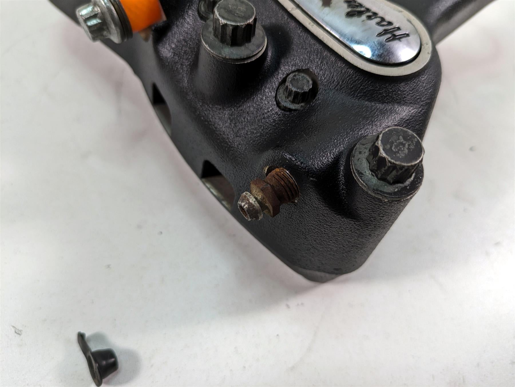 2000 Harley Dyna FXDL Low Rider Rear Brake Caliper for 3/4" Axle 44017-00D {{ shop.shopifyCountryName }} - Mototech271