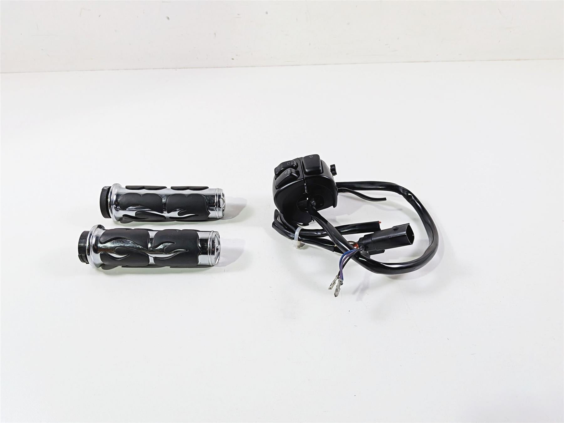 2009 Harley FXCWC Softail Rocker Right Hand Control Switch + Grips 71684-06A {{ shop.shopifyCountryName }} - Mototech271