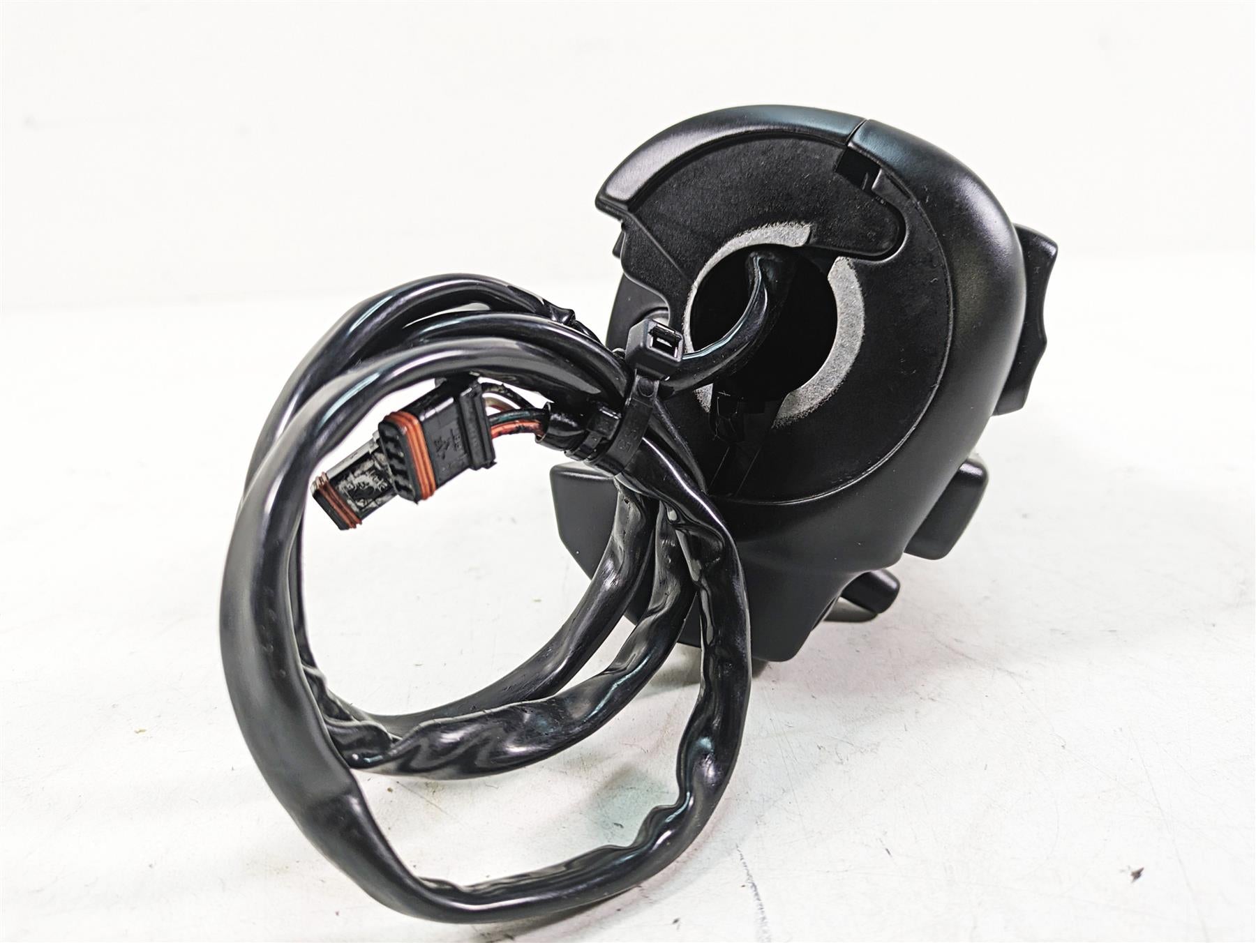 2020 Harley Touring FLHX Street Glide Right Control Switch Boom Box Gts 71500501 {{ shop.shopifyCountryName }} - Mototech271