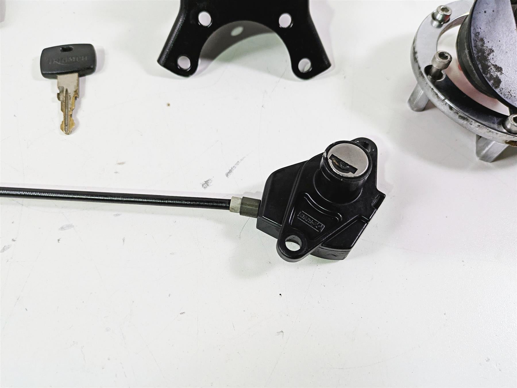 2006 Triumph Rocket 3 Ignition Switch Key Lock Tank Cap Set T2501074 T2502540 {{ shop.shopifyCountryName }} - Mototech271