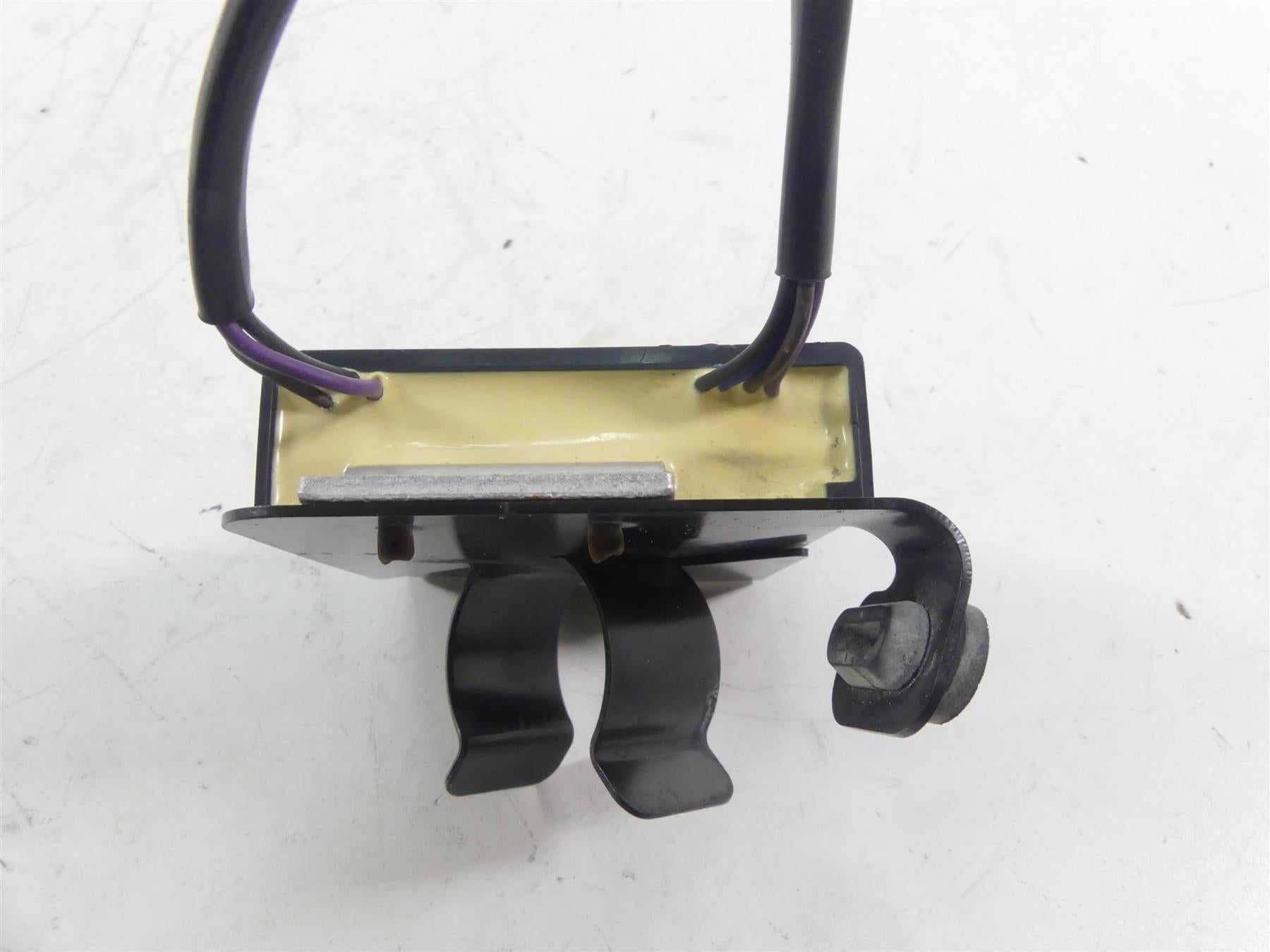 2011 Harley VRSCF Muscle Rod Rear Light Turn Signal Module Unit 69457-09 {{ shop.shopifyCountryName }} - Mototech271
