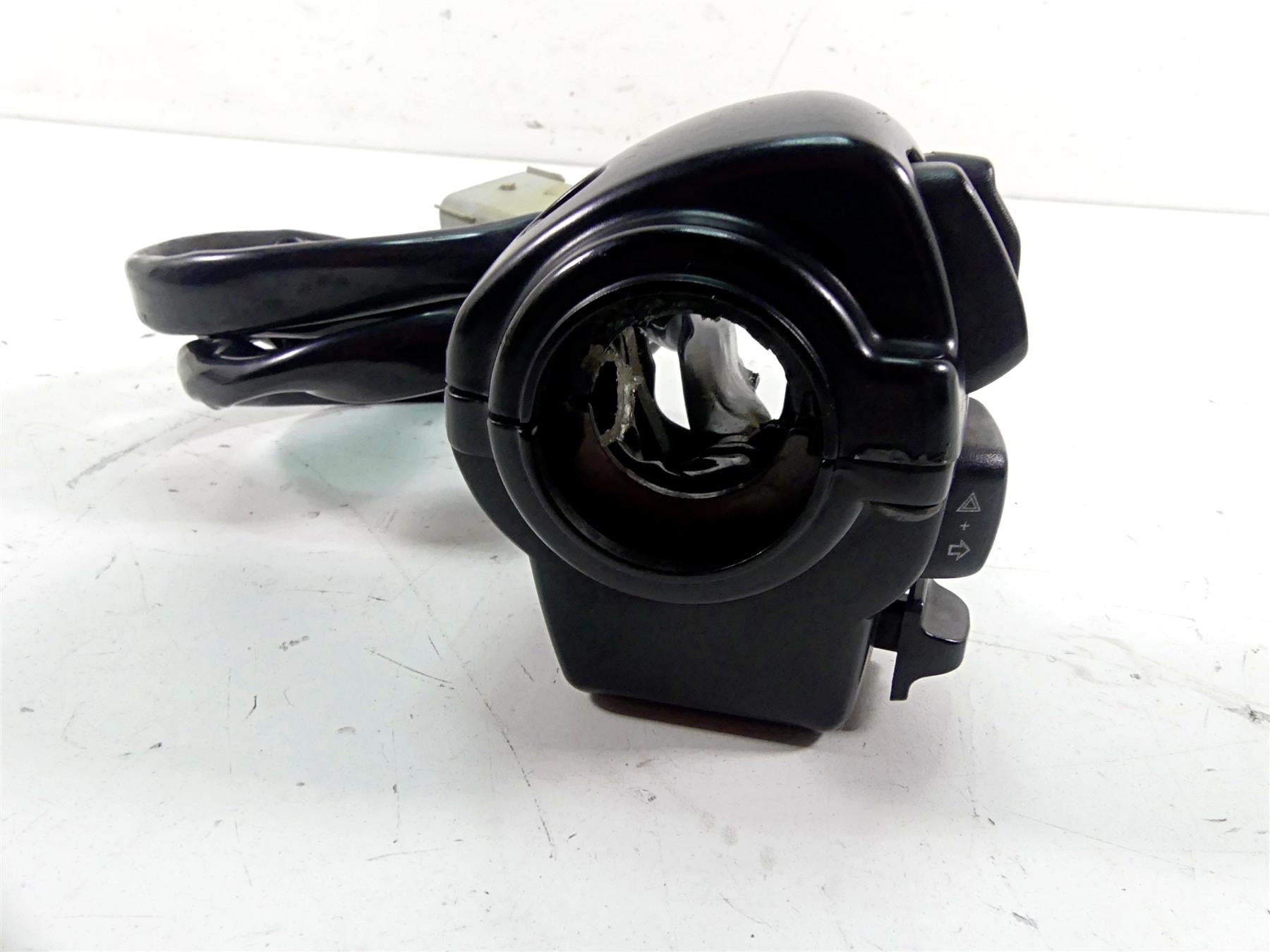 2011 Harley Touring FLTRX Road Glide Left Hand Audio Control Switch 71682-06A {{ shop.shopifyCountryName }} - Mototech271