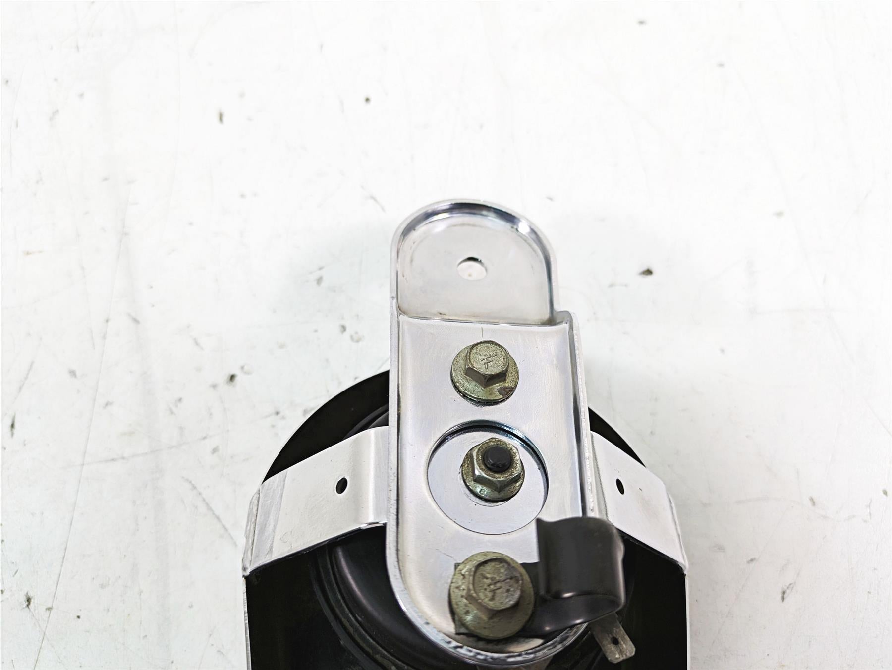 2008 Harley FLHTCU Electra Glide Horn + Chrome Cover 61300478A {{ shop.shopifyCountryName }} - Mototech271
