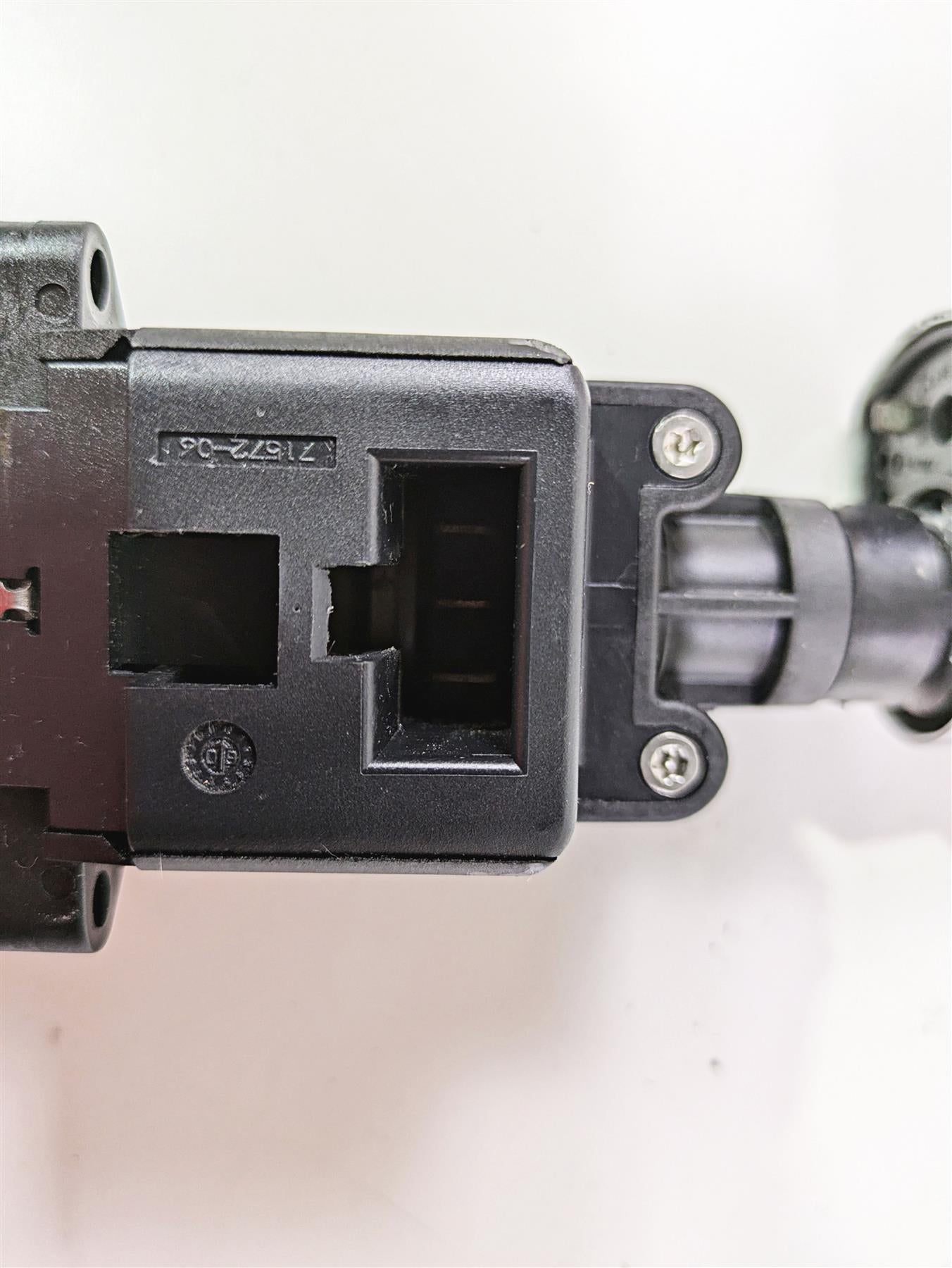 2010 Harley Touring FLHTK Electra Glide Ignition Switch Key Lock Set 71572-06 {{ shop.shopifyCountryName }} - Mototech271