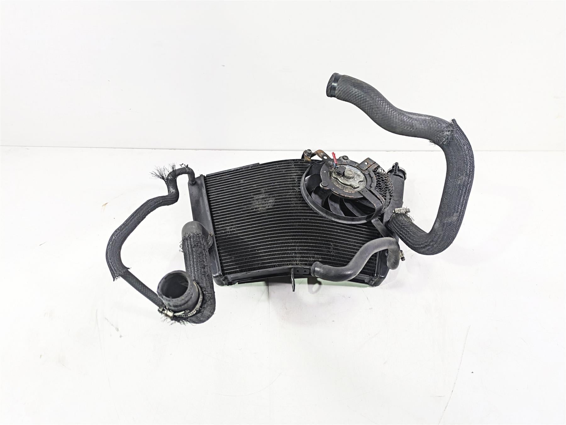 2007 Suzuki GSXR600 Coolant Radiator - No Leaks & Straight 17710-01H00 | Mototech271