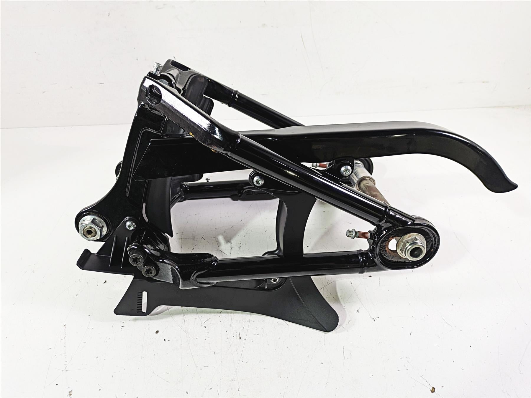 2019 Harley FLHCS Softail Heritage Rear Swingarm + Guards & Axle 47400099BHP {{ shop.shopifyCountryName }} - Mototech271