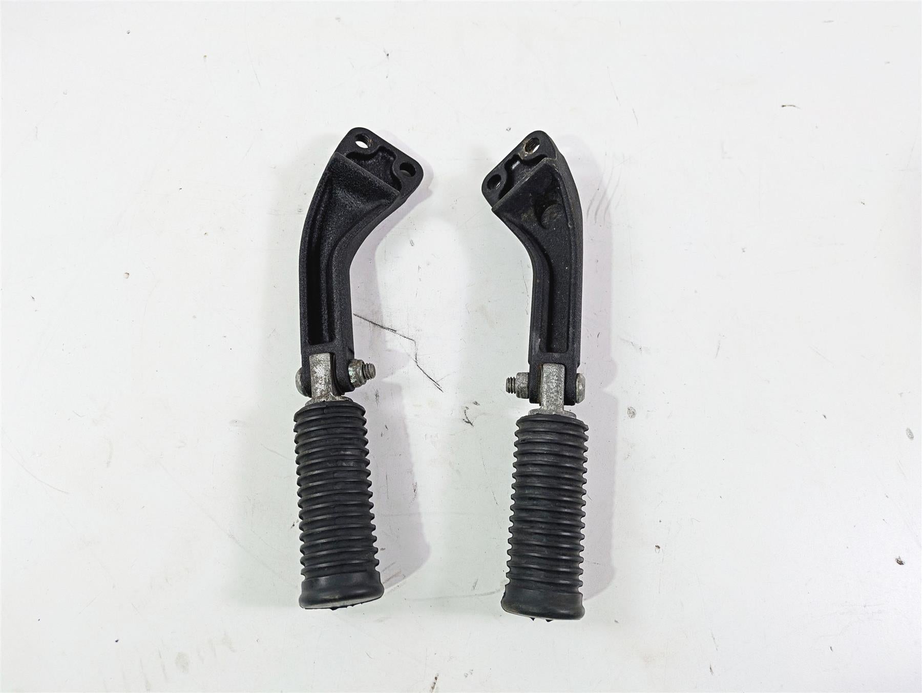 2015 Harley FXDF Dyna Fat Bob Rear Passenger Footpeg Rest Set 49224-06A 49230-06 {{ shop.shopifyCountryName }} - Mototech271