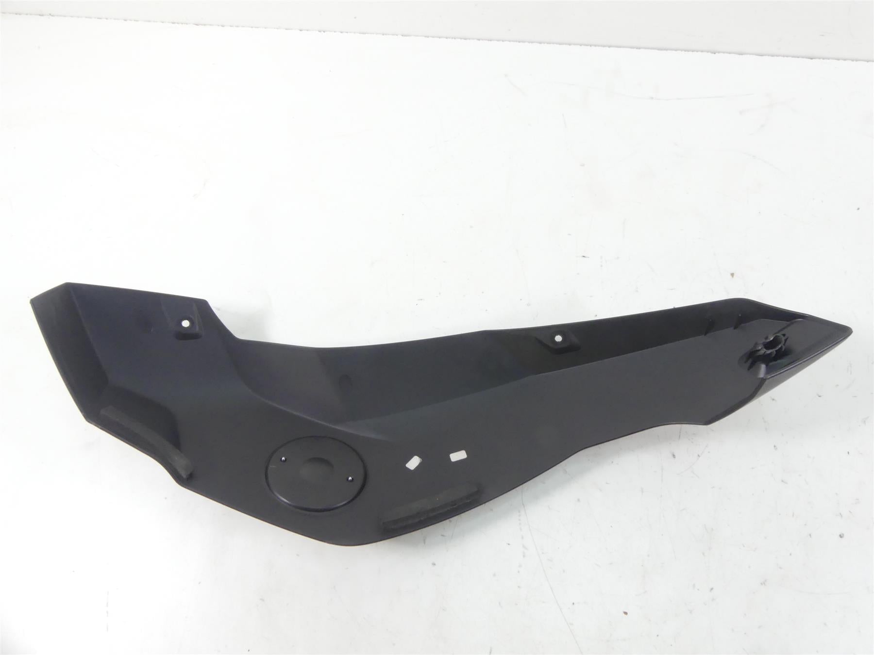 2011 BMW R1200GS K255 Adv Tank Right Side Cover Fairing & Emblem 46637706288 {{ shop.shopifyCountryName }} - Mototech271