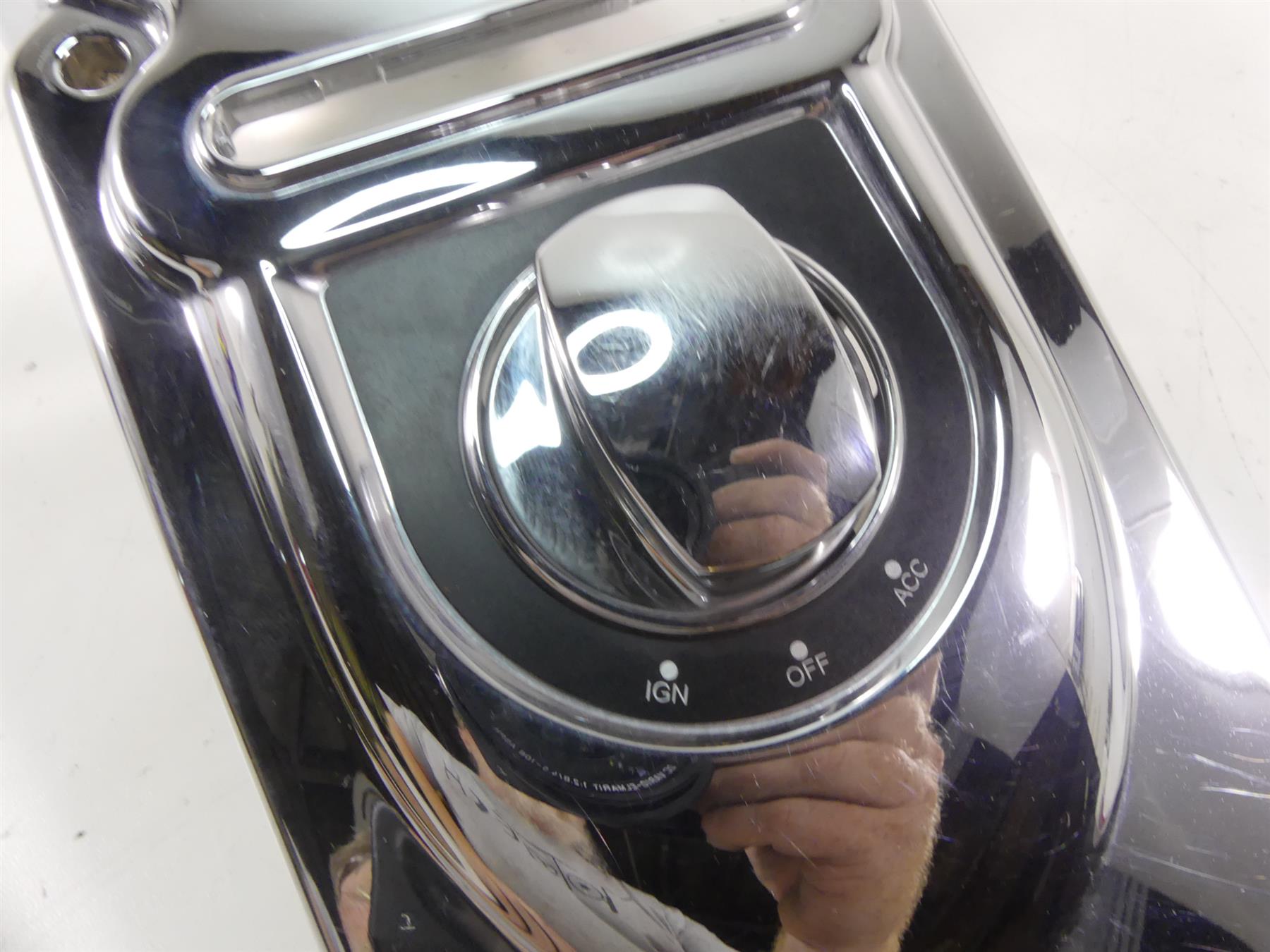 2009 Harley FXDF Dyna Fat Bob Fuel Tank Dash Cover + Ign Switch - Read 71211-04A {{ shop.shopifyCountryName }} - Mototech271