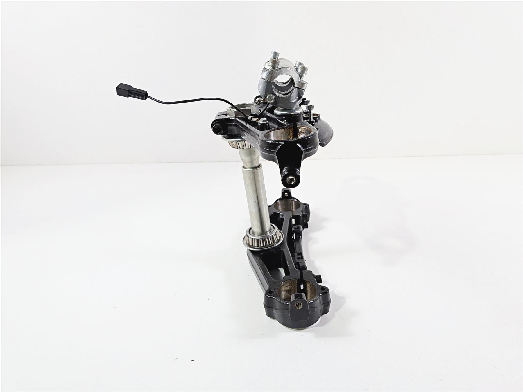 2018 Harley Touring FLHTCU Electra Glide Triple Tree Set 45900091A