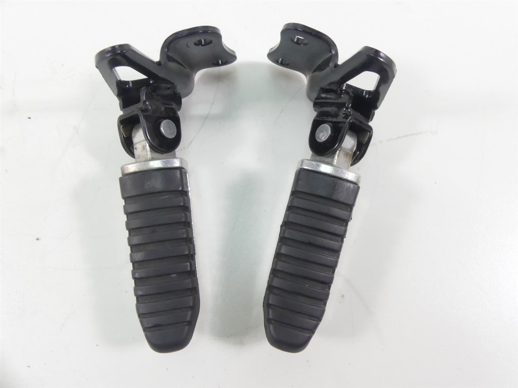 2007 Suzuki M109R VZR1800 Boulevard Passenger Rear Footpeg Set 43700-48G00 {{ shop.shopifyCountryName }} - Mototech271